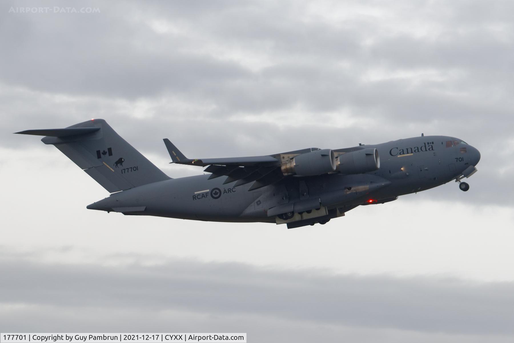 177701, 2007 Boeing CC-177-A (C-17) Globemaster III C/N 50178/F-177/CA-1, Departing 07