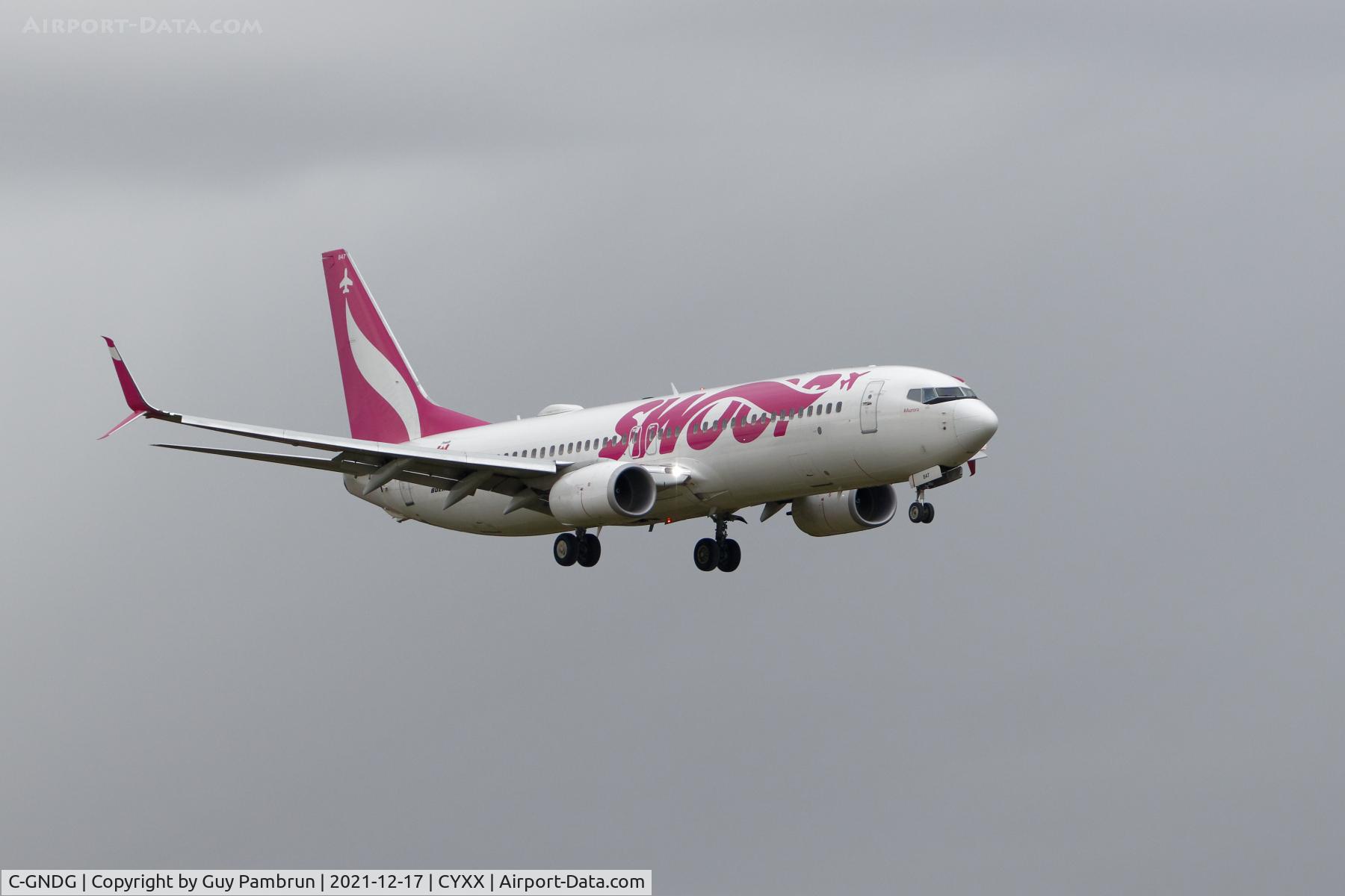 C-GNDG, 2015 Boeing 737-8CT C/N 40337, Landing on 07