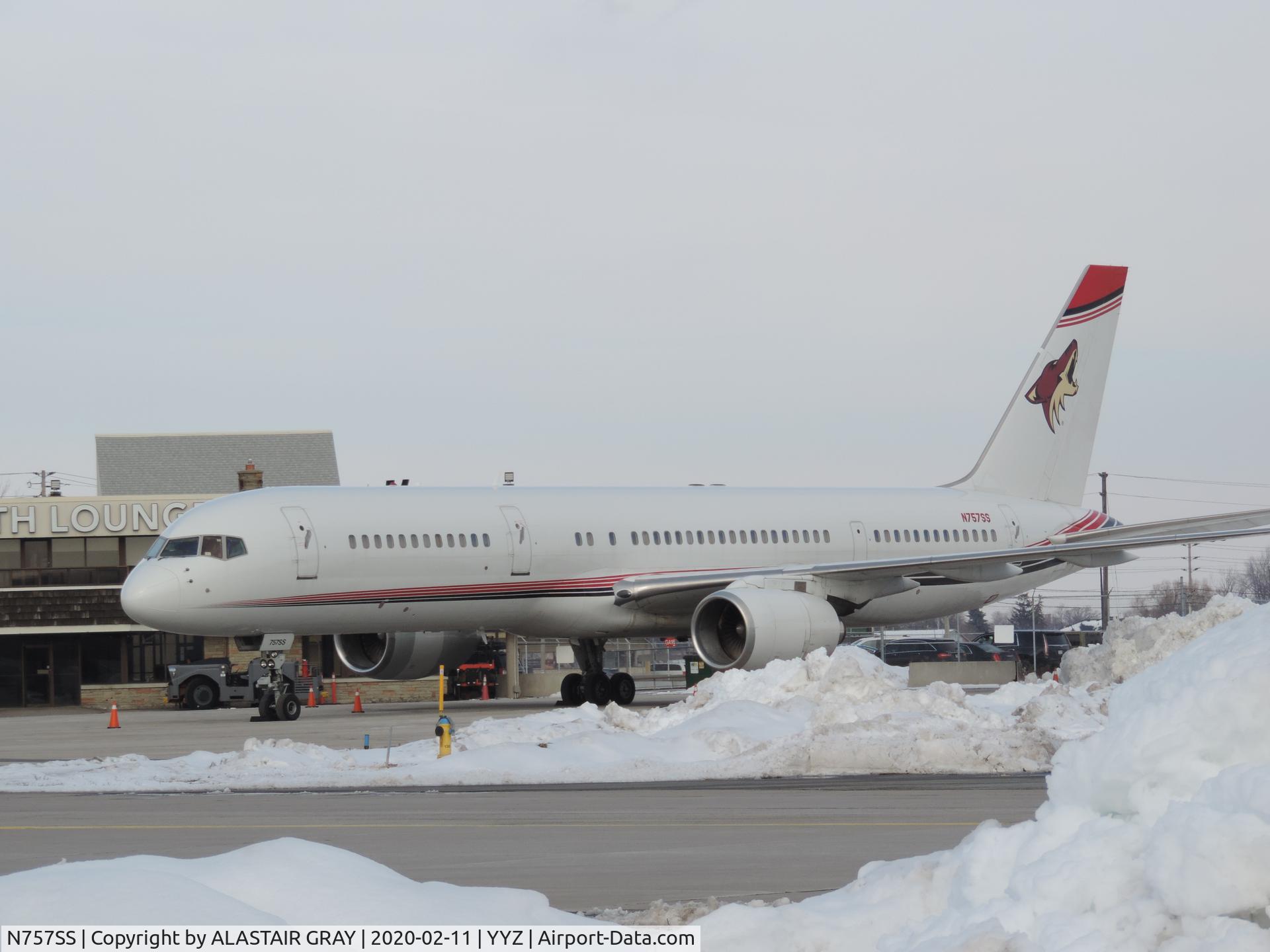 N757SS, 1983 Boeing 757-236 C/N 22176, plenty of snow around for the Coyotes visit.