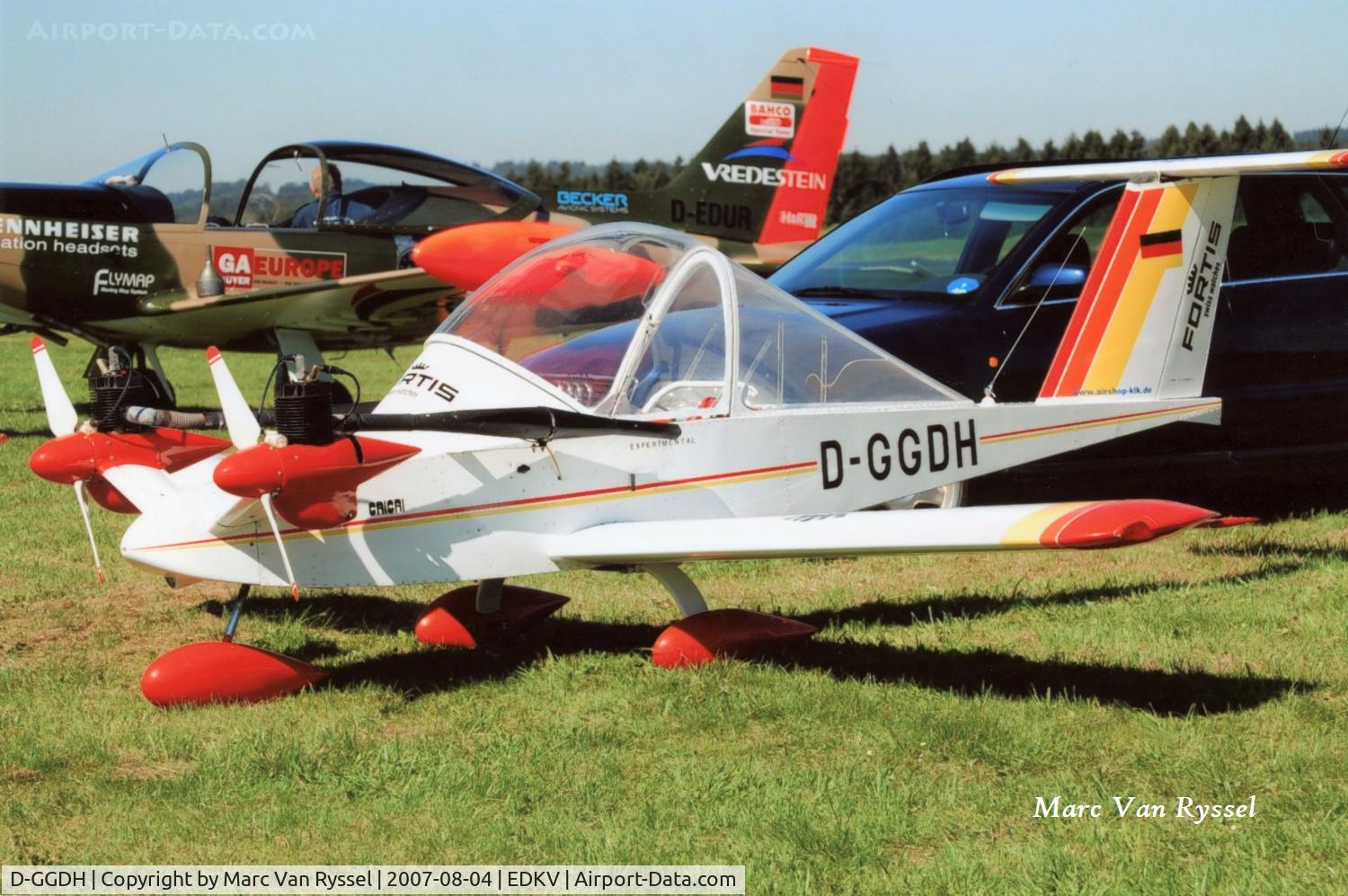 D-GGDH, Colomban MC-15 Cri-Cri (Cricket) C/N 164, At Dahlemer-Binz.