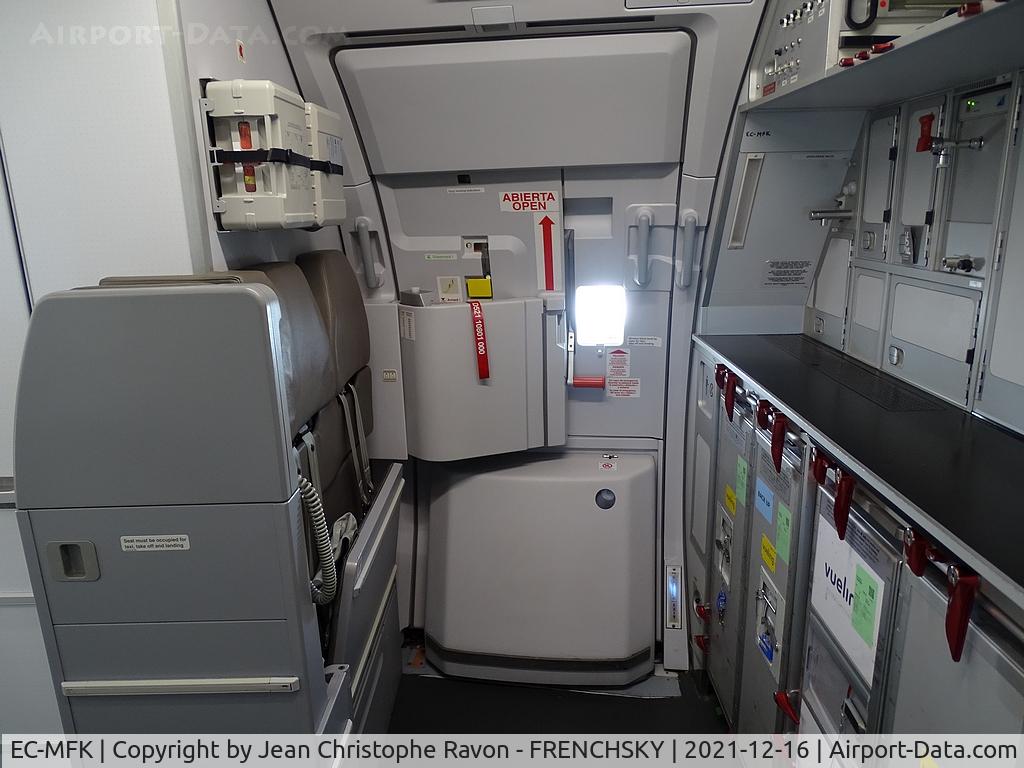 EC-MFK, 2015 Airbus A320-232 C/N 6535, VUELING VY2916 Bordeaux to Barcelone