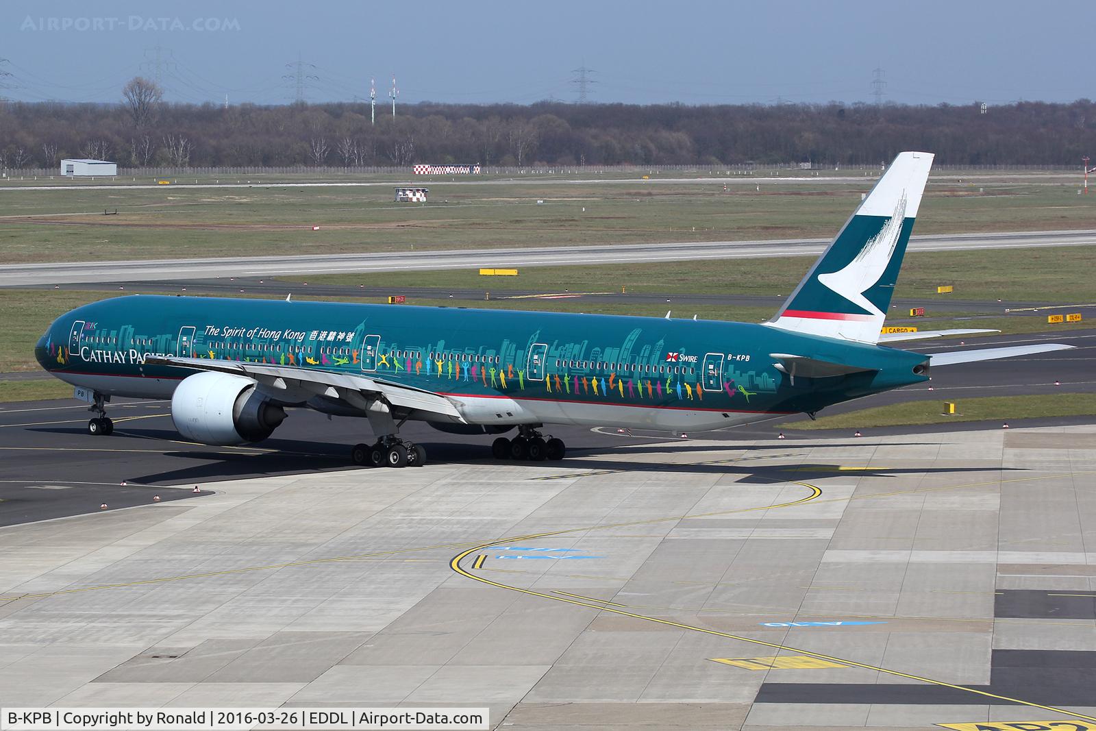 B-KPB, 2007 Boeing 777-367/ER C/N 35299, at dus