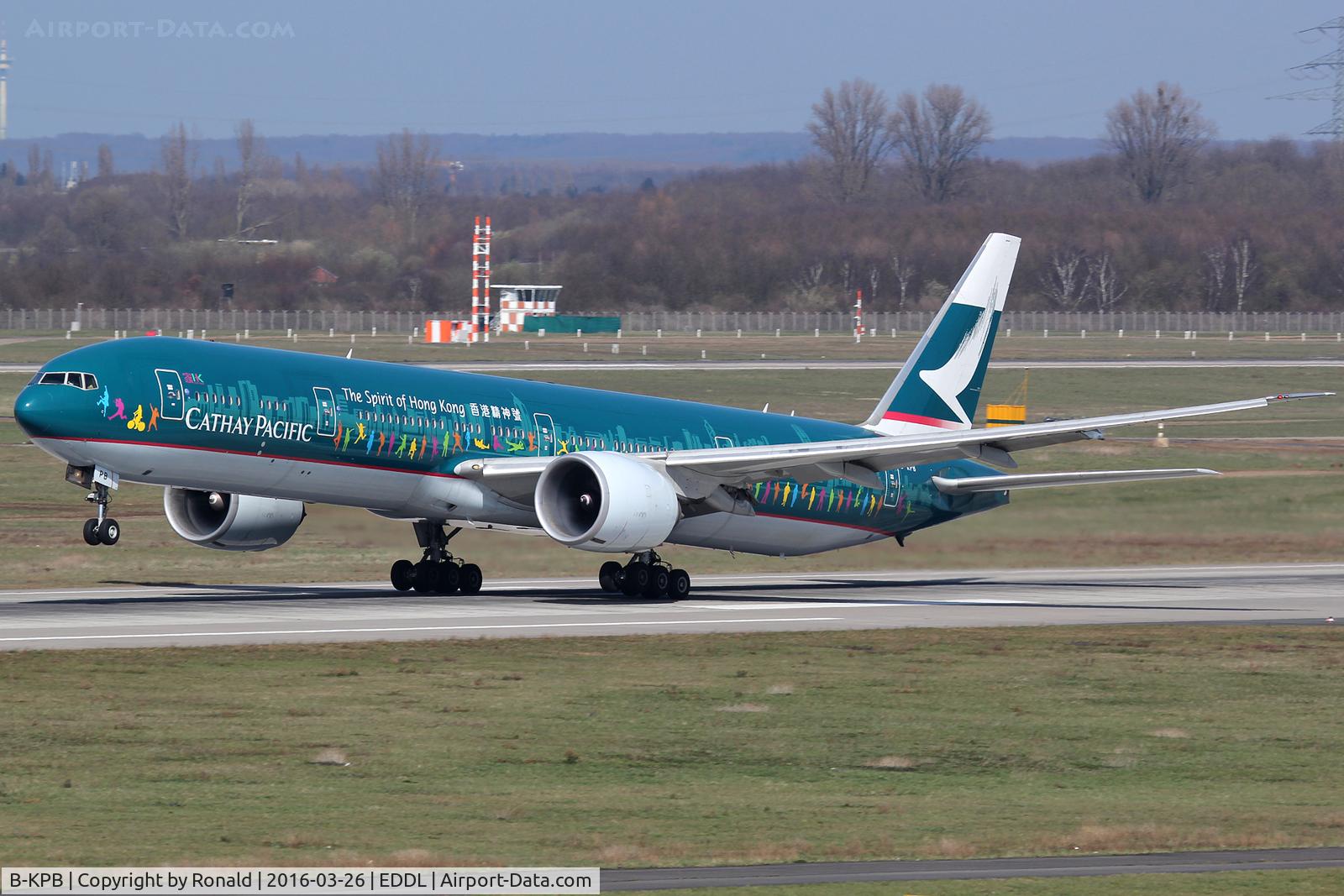 B-KPB, 2007 Boeing 777-367/ER C/N 35299, at dus