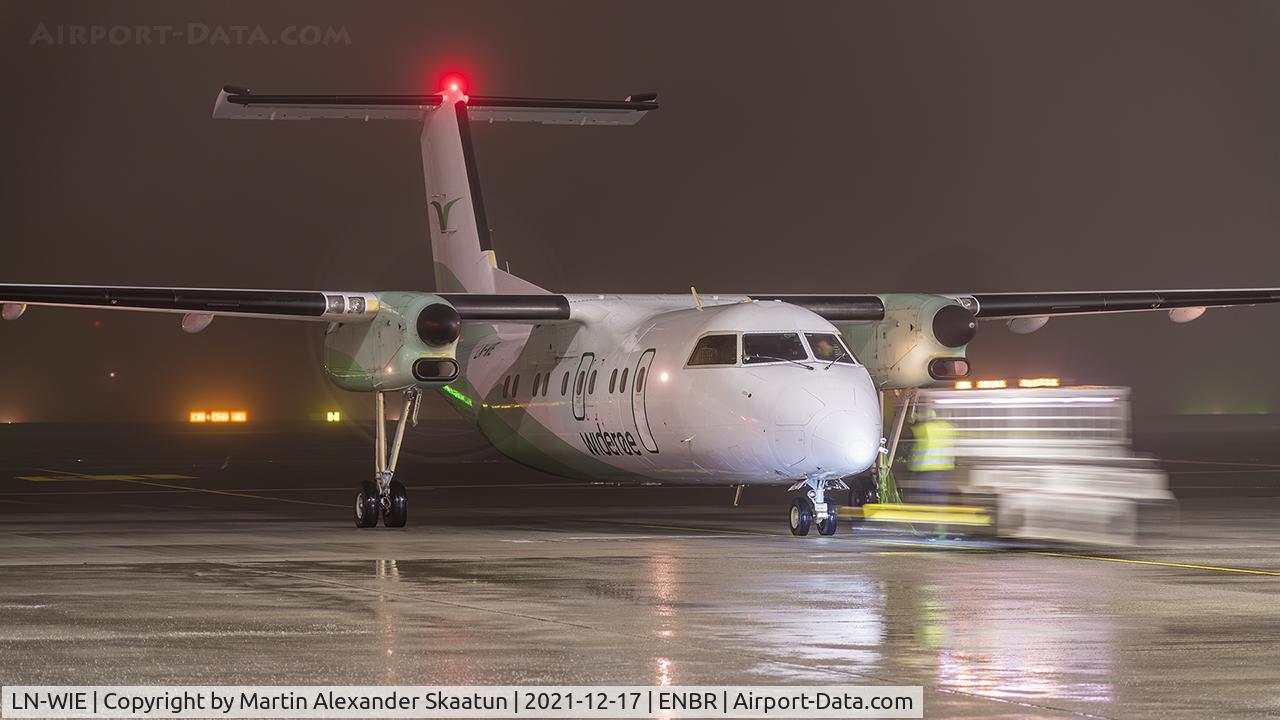 LN-WIE, 1994 De Havilland Canada DHC-8-103 Dash 8 C/N 371, Shortly after pushback.