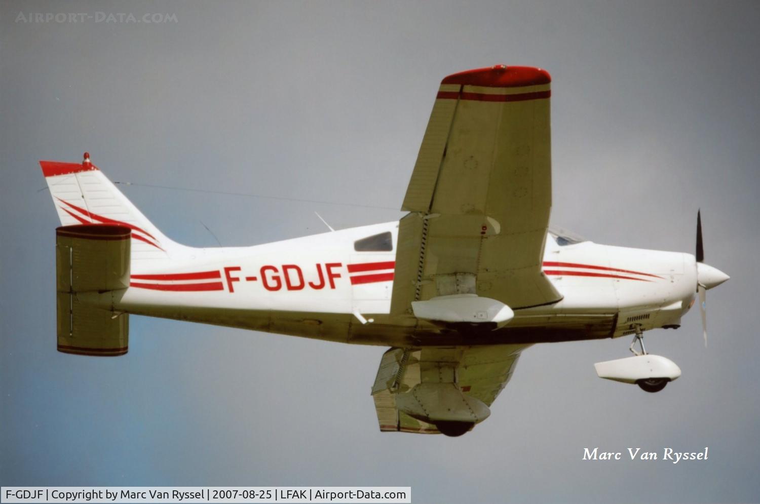 F-GDJF, Piper PA-28-161 Warrior II C/N 288316042, At Les Moëres airfield.