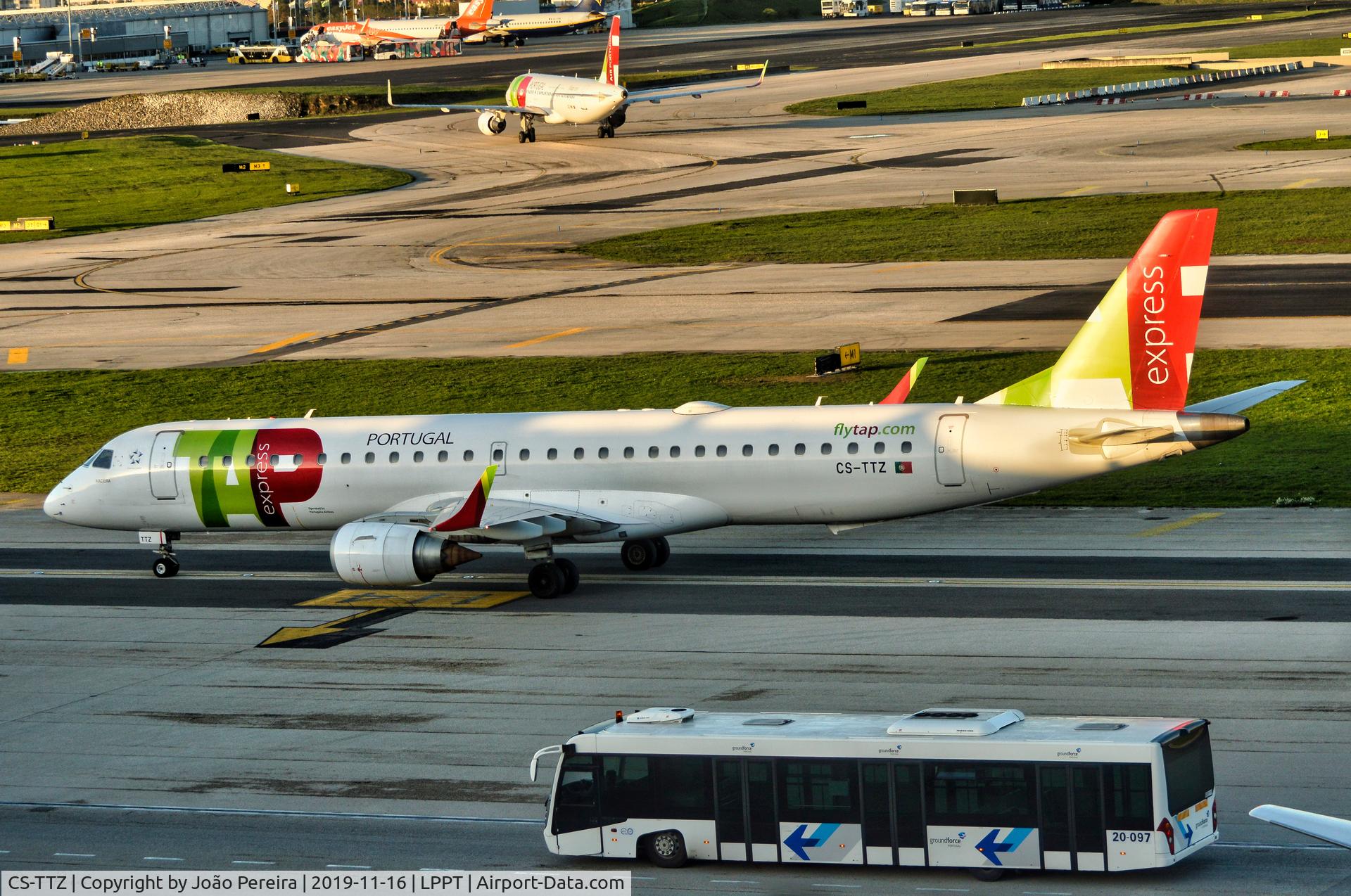 CS-TTZ, 2013 Embraer 195AR (ERJ-190-200IGW) C/N 19000628, TAP E195 at LPPT