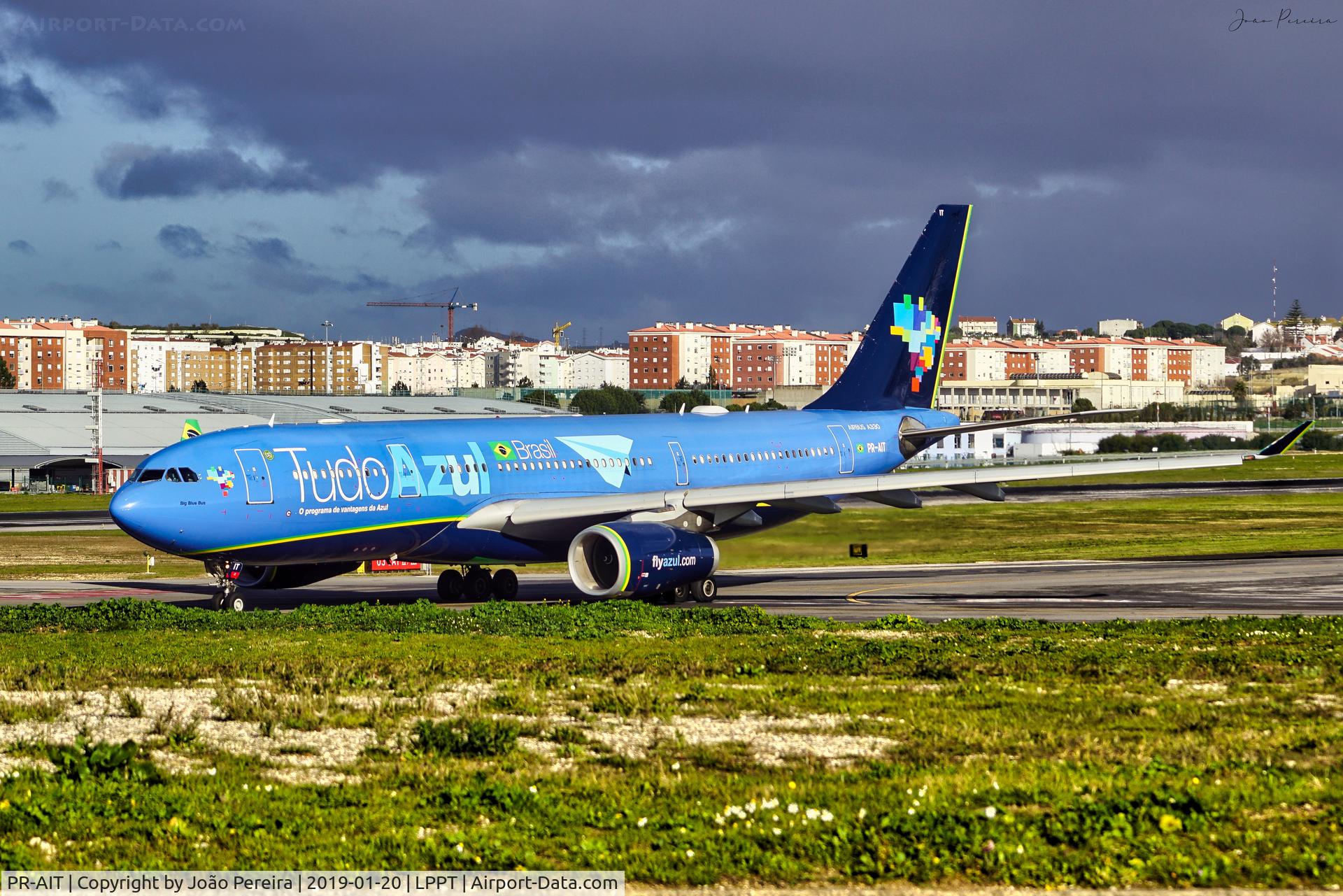 PR-AIT, 2003 Airbus A330-243 C/N 529, Azul A332 at LPPT