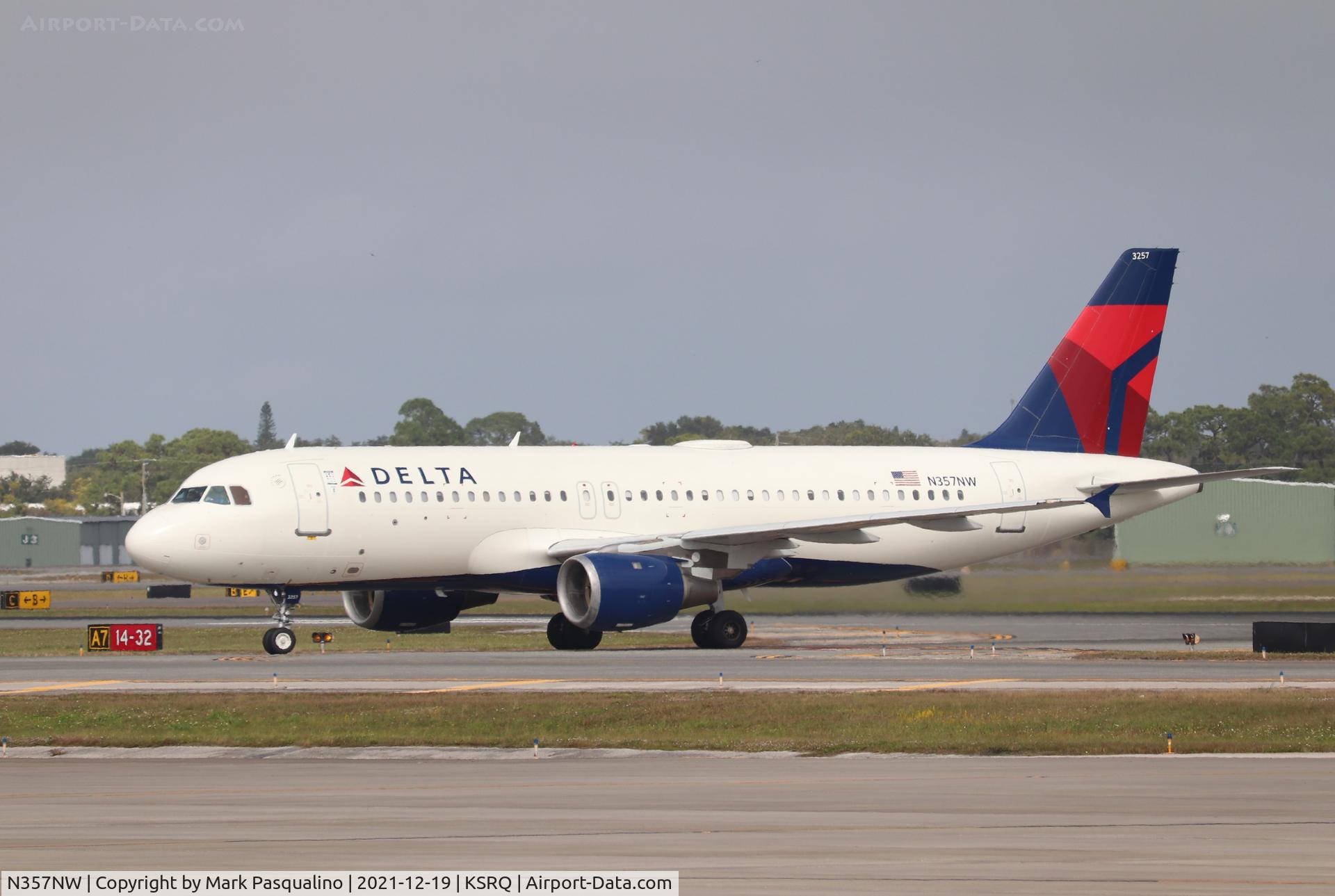 N357NW, 1998 Airbus A320-212 C/N 830, Airbus A320-212