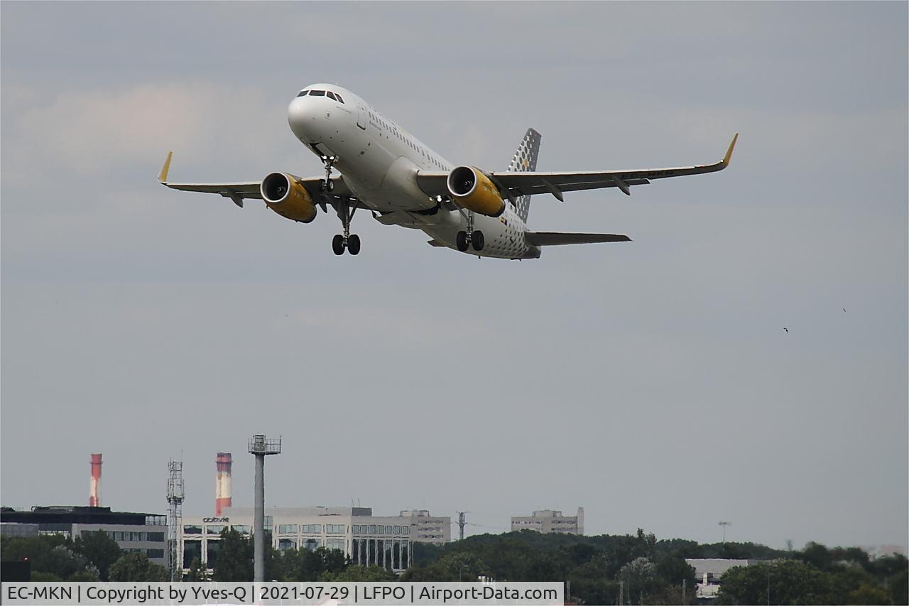 EC-MKN, 2016 Airbus A320-232 C/N 7026, Airbus A320-232, Take off rwy 24, Paris Orly airport (LFPO-ORY)