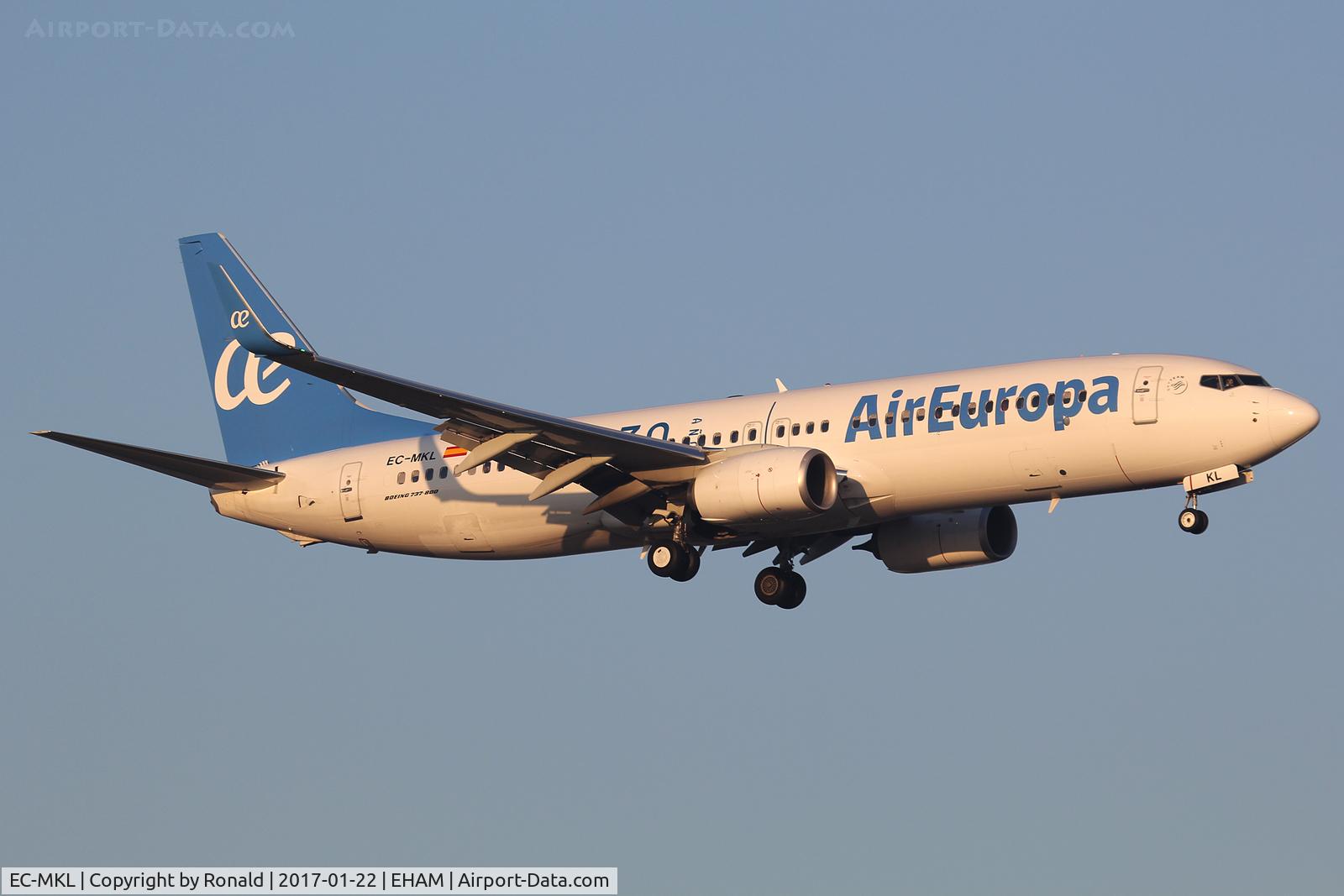 EC-MKL, 2016 Boeing 737-85P C/N 60585, at spl