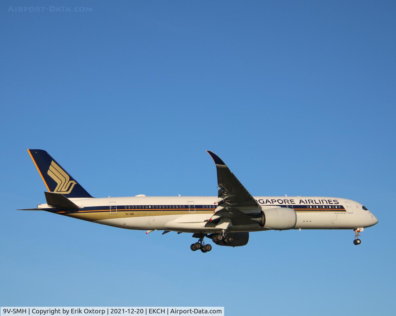 9V-SMH, 2016 Airbus A350-941 C/N 068, 9V-SMH landing rw 04L