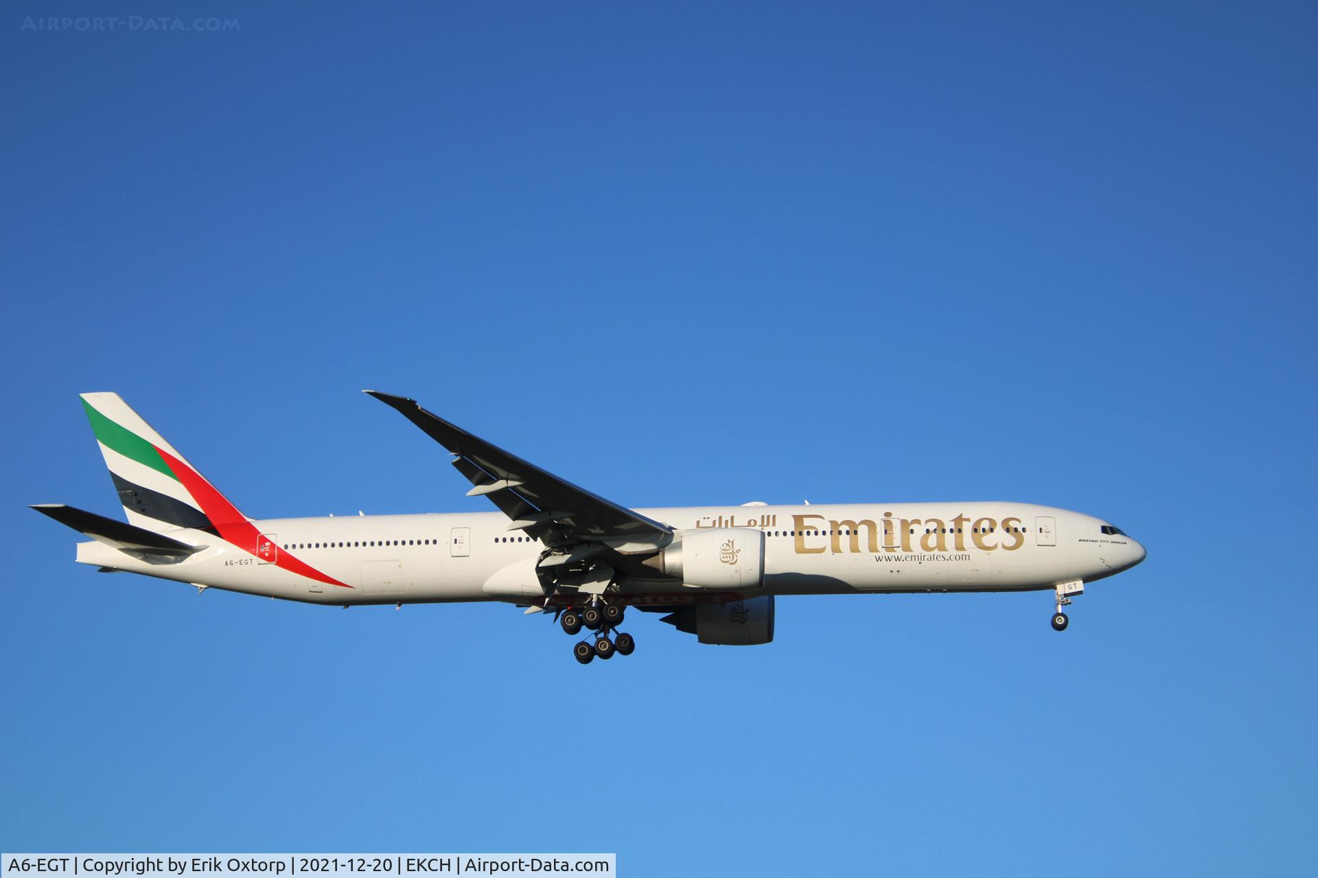 A6-EGT, 2012 Boeing 777-31H/ER C/N 35600, A6-EGT landing rw 04L