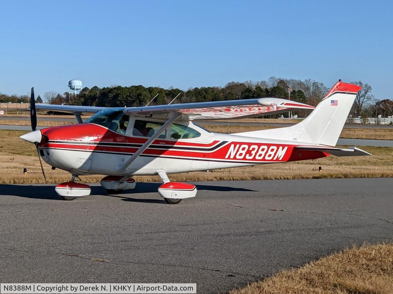 N8388M, 1976 Cessna 182P Skylane C/N 18264601, N8388M taxiing at KHKY
