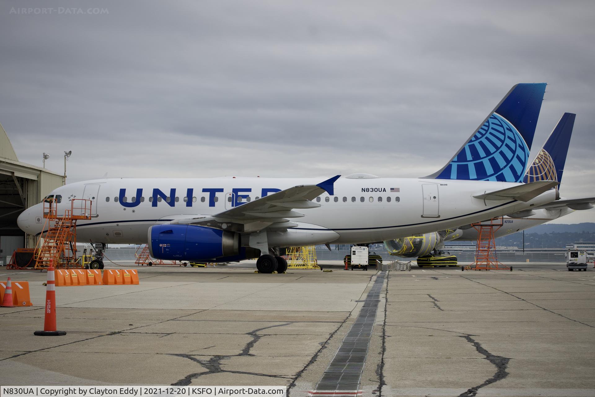 N830UA, 2000 Airbus A319-131 C/N 1243, SFO 2021.