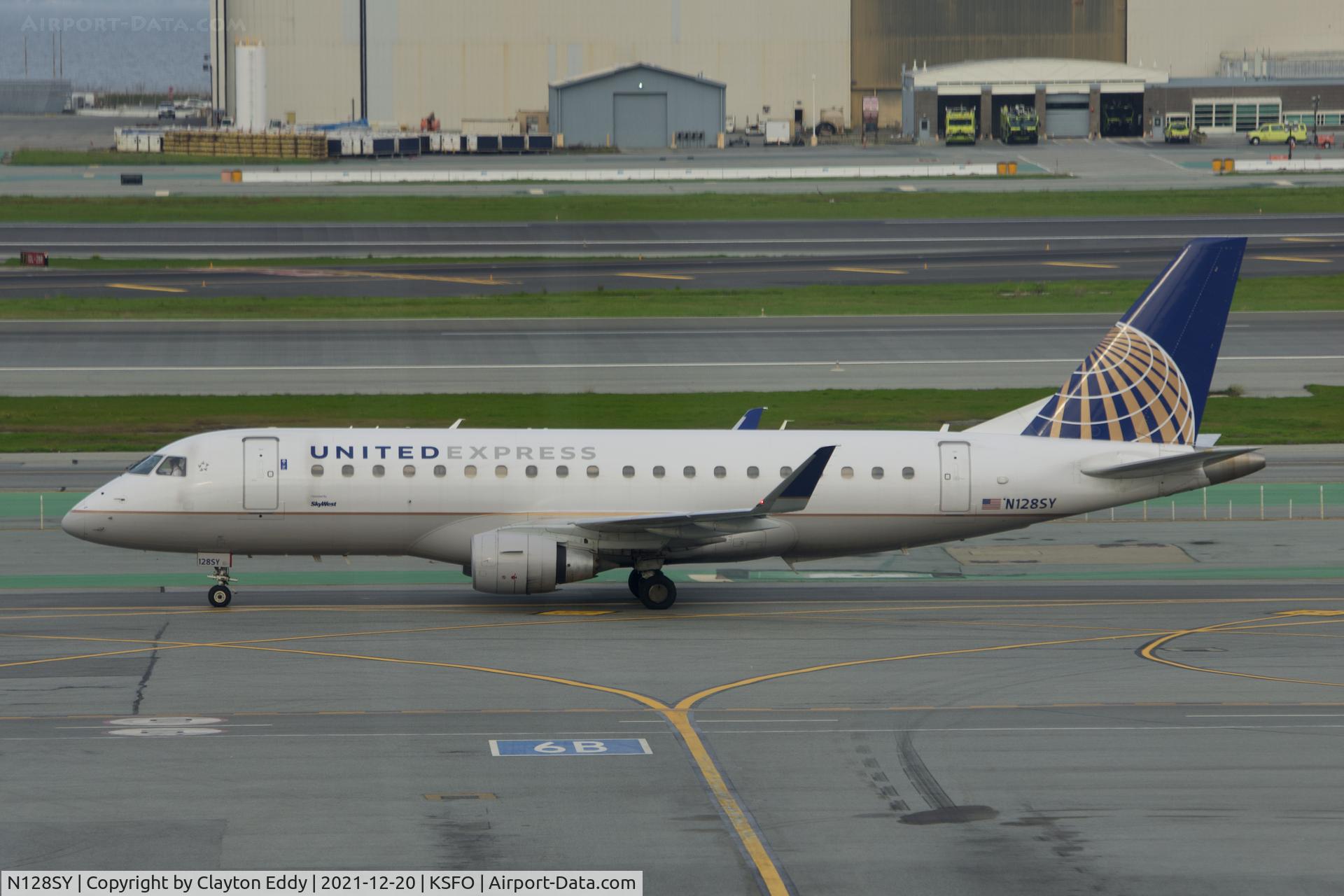 N128SY, 2014 Embraer 175LR (ERJ-170-200LR) C/N 17000445, SFO 2021.