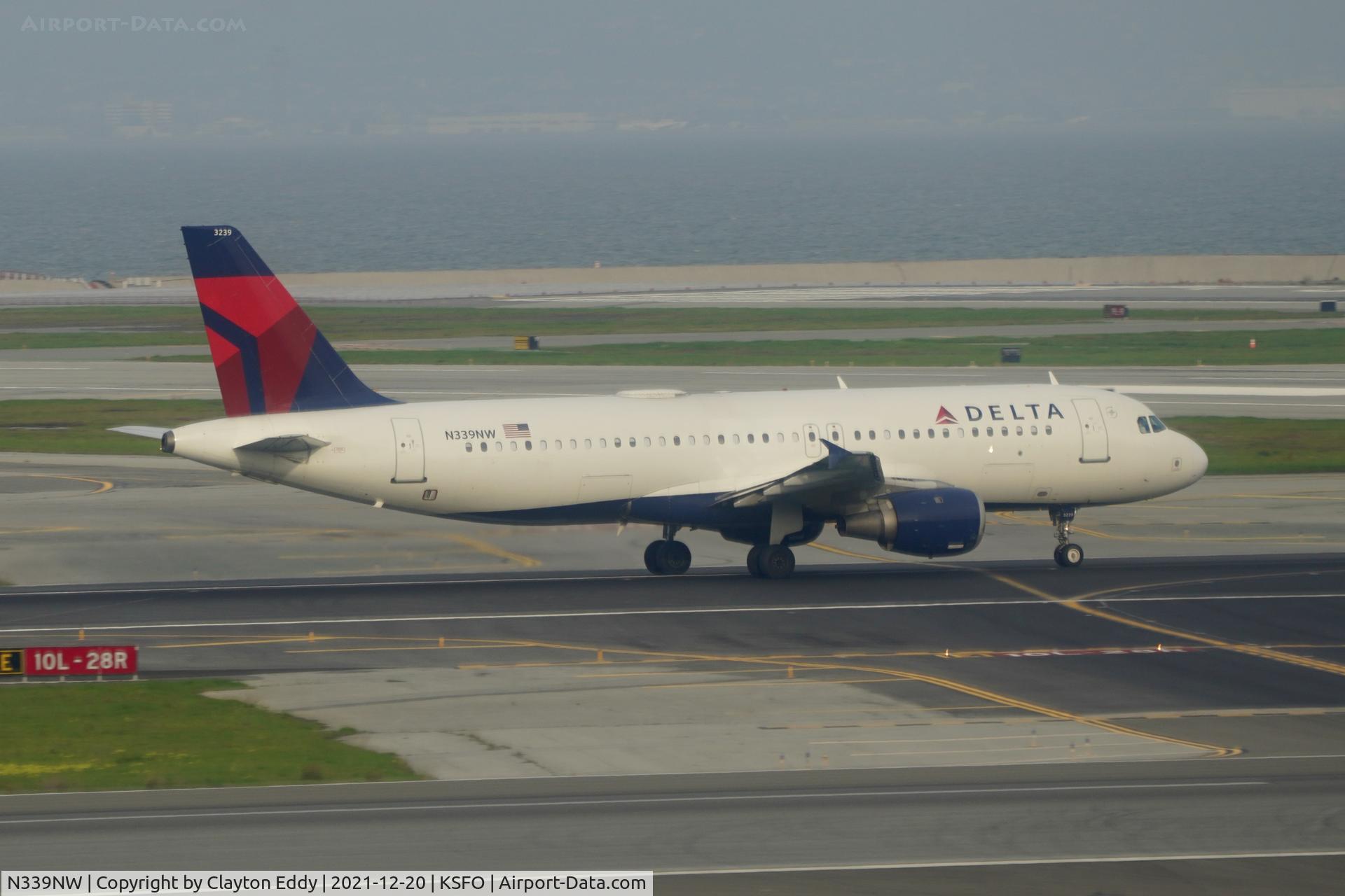 N339NW, 1992 Airbus A320-212 C/N 367, Departing runway 10 SFO 2021.