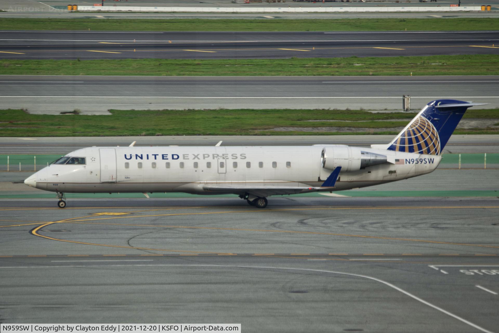 N959SW, 2003 Canadair CL-600-2B19 Regional Jet CRJ-200LR C/N 7840, Sky Terrace SFO 2021.