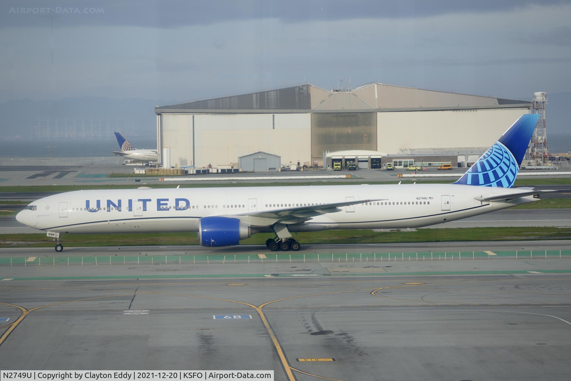 N2749U, 2019 Boeing 777-300/ER C/N 66589, Pic taken from Sky Terrace SFO 2021.