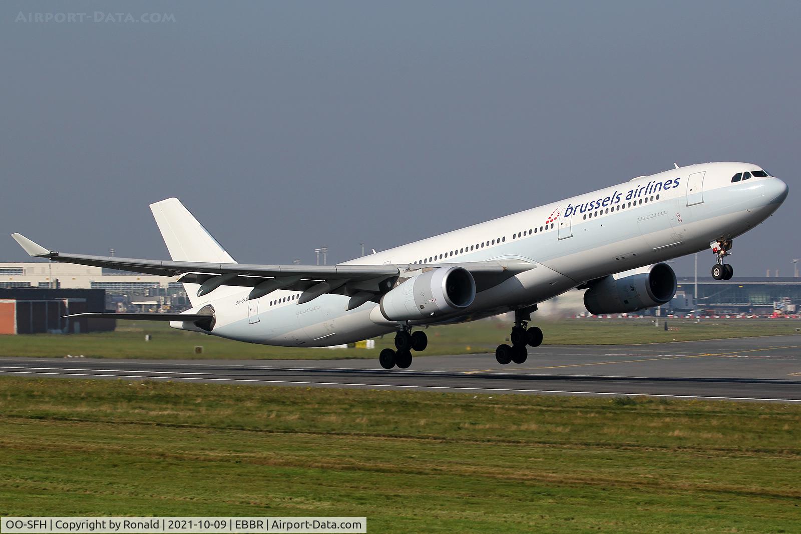 OO-SFH, 2005 Airbus A330-343 C/N 679, at bru