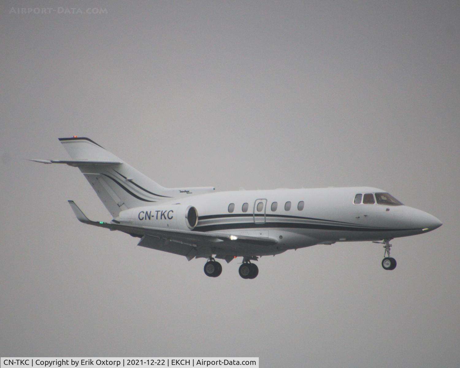 CN-TKC, 2004 Raytheon Hawker 800XP C/N 258670, CN-TKT landing rw 22R