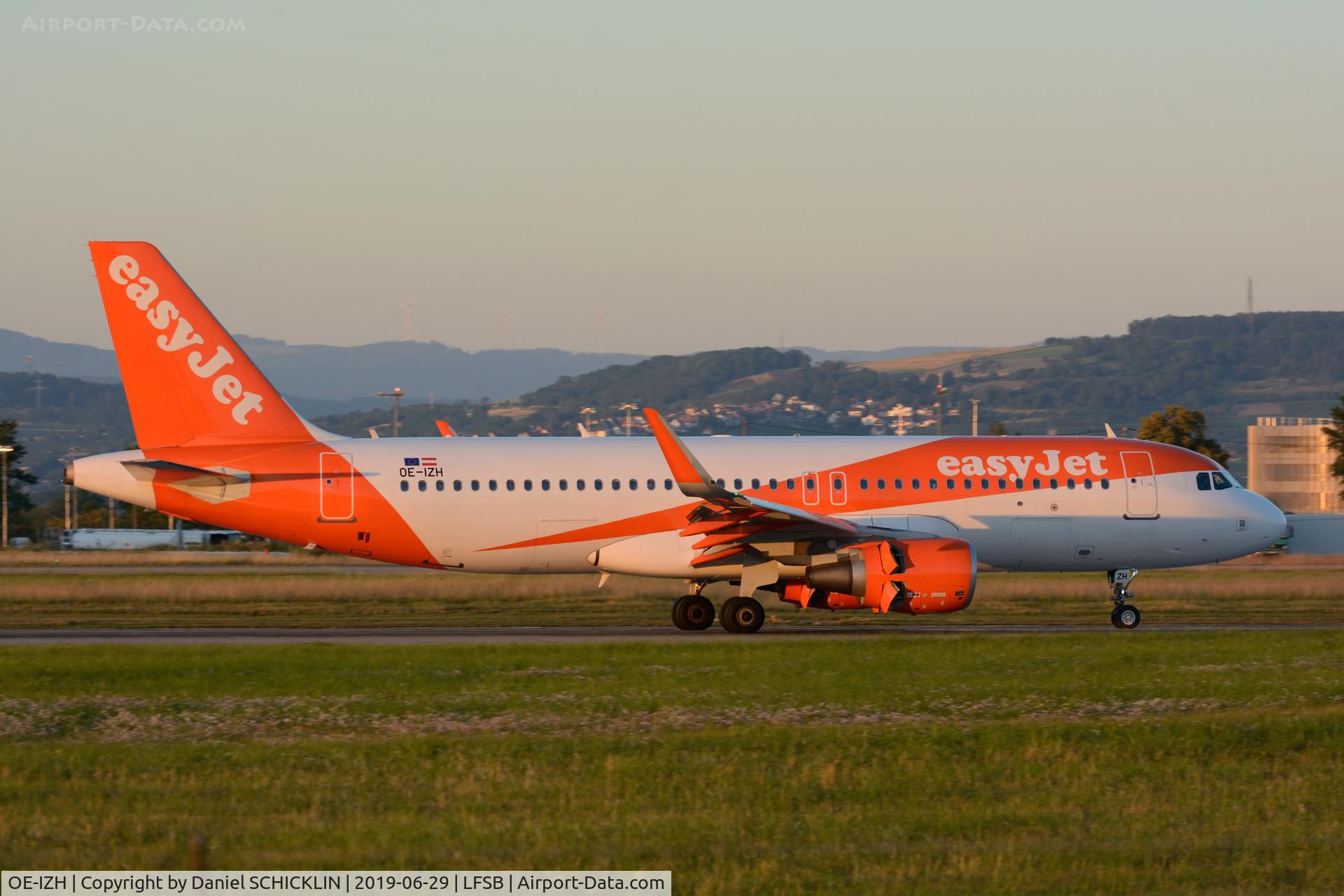 OE-IZH, 2015 Airbus A320-214 C/N 6892, LANDING IN BASLE RWY 15