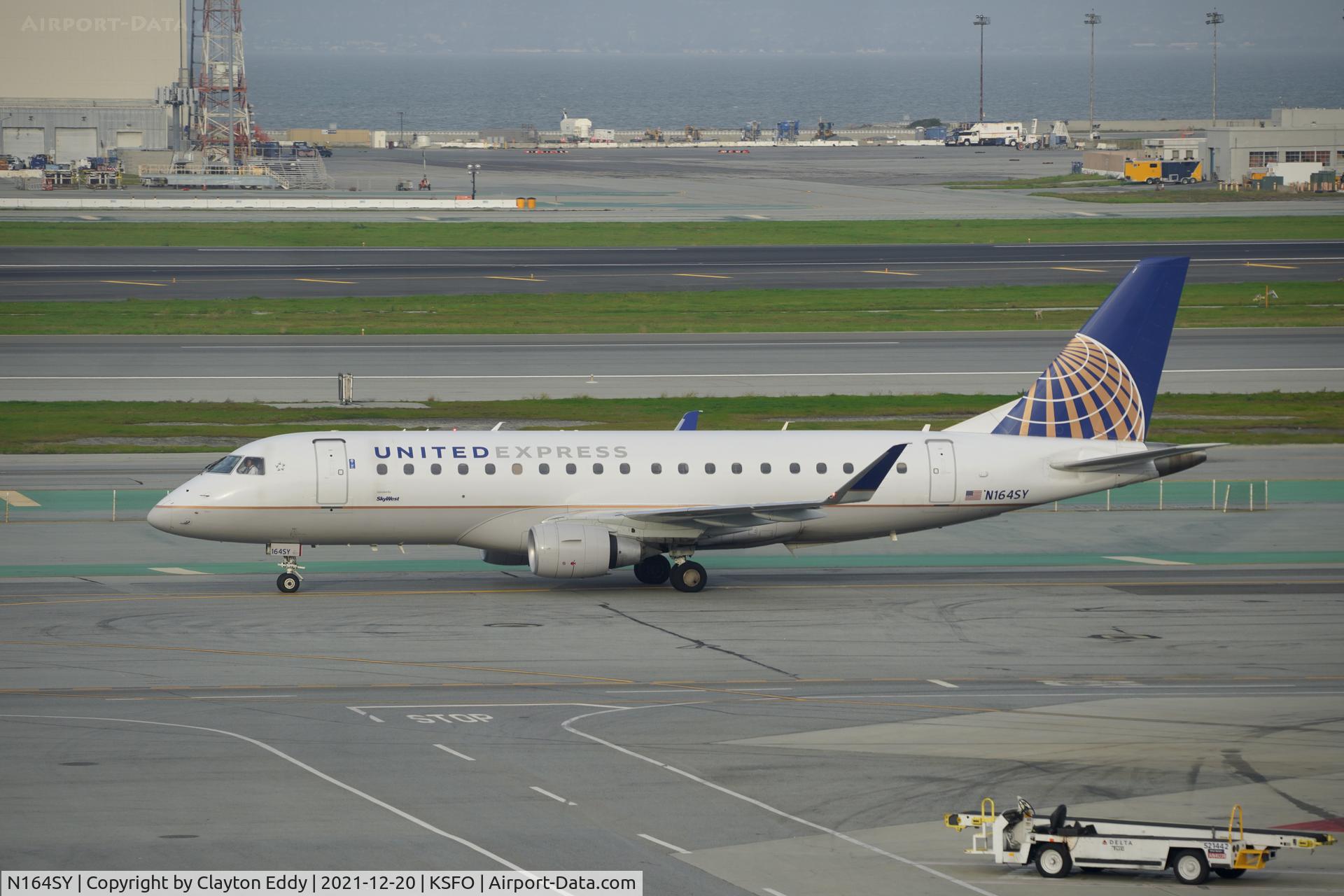 N164SY, 2016 Embraer 175LR (ERJ-170-200LR) C/N 17000603, Pic taken from SkyTerrace SFO 2021.