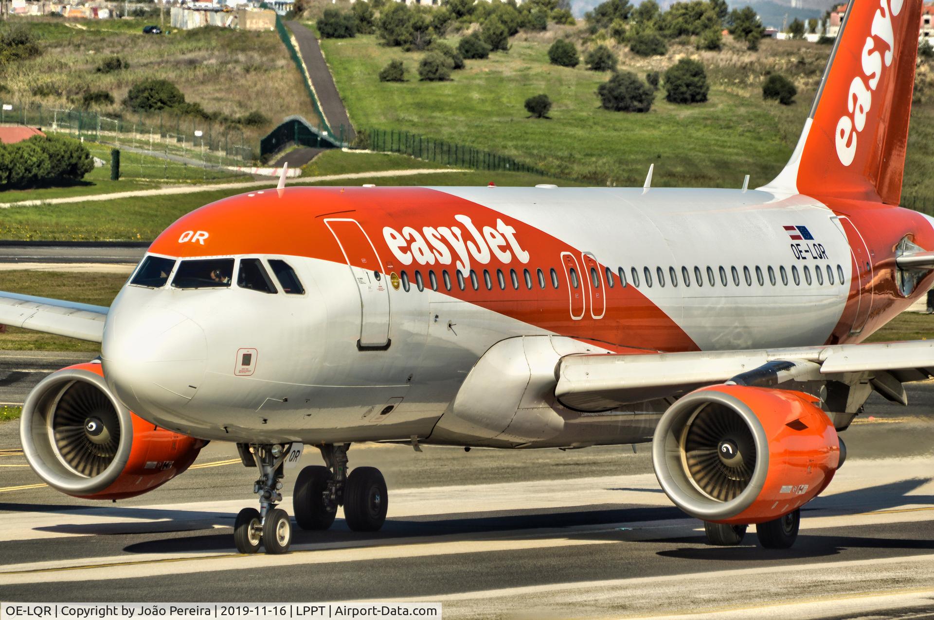 OE-LQR, 2009 Airbus A319-111 C/N 3854, Easyjet A319 taxing to the gates.