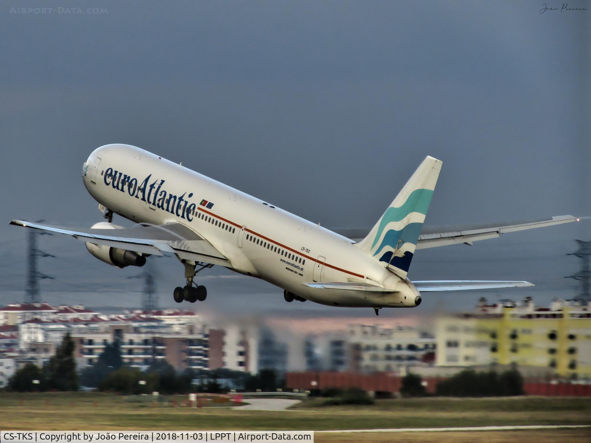 CS-TKS, 2001 Boeing 767-36N/ER C/N 30841, EuroAtlantic B763 departing from LPPT