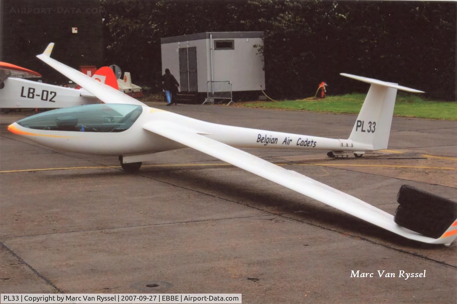 PL33, 1984 Glaser-Dirks DG-300 Elan C/N 3E45, At Beauvechain.
