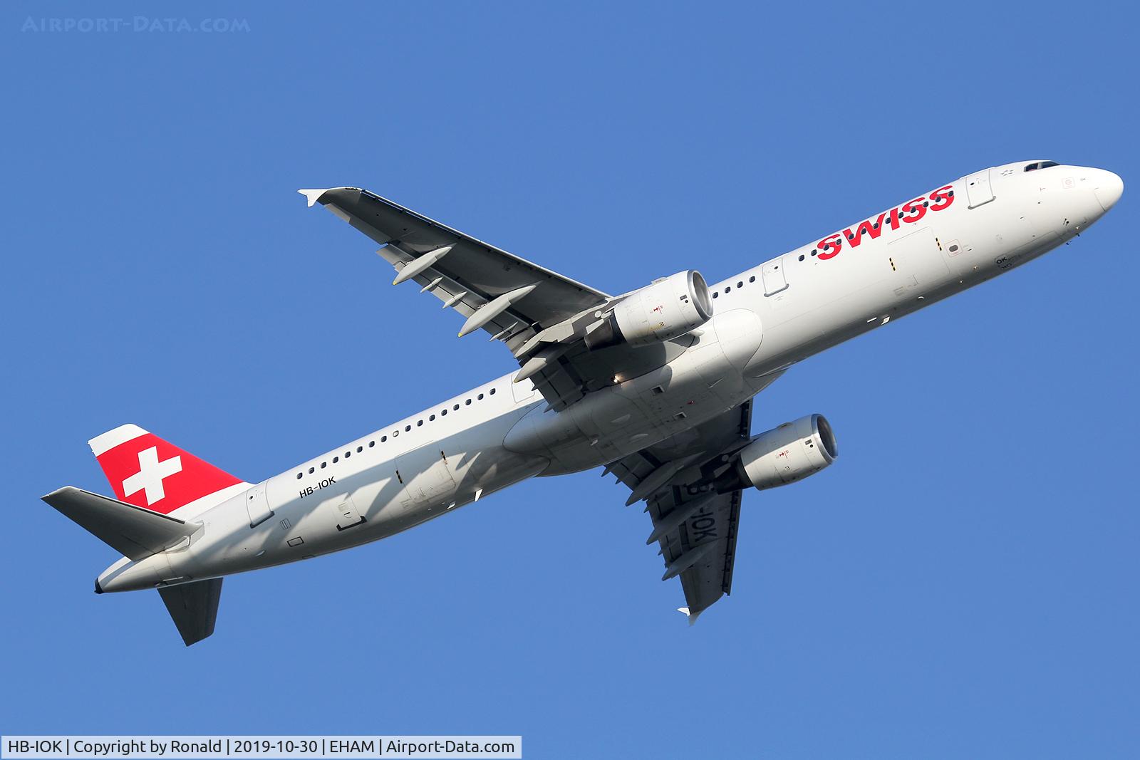 HB-IOK, 1999 Airbus A321-111 C/N 987, at spl