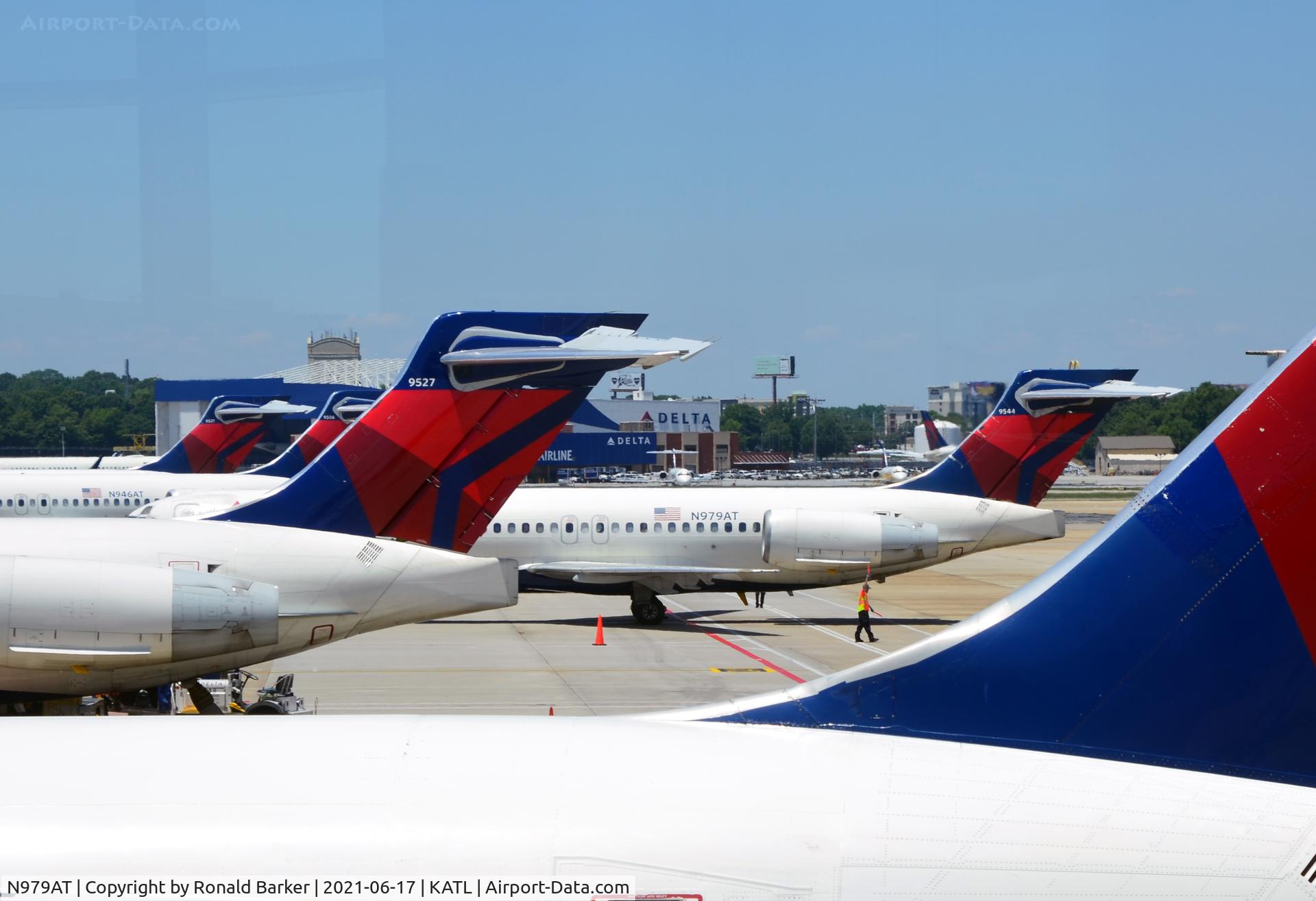 N979AT, 2002 Boeing 717-200 C/N 55038, Pushback Atlanta