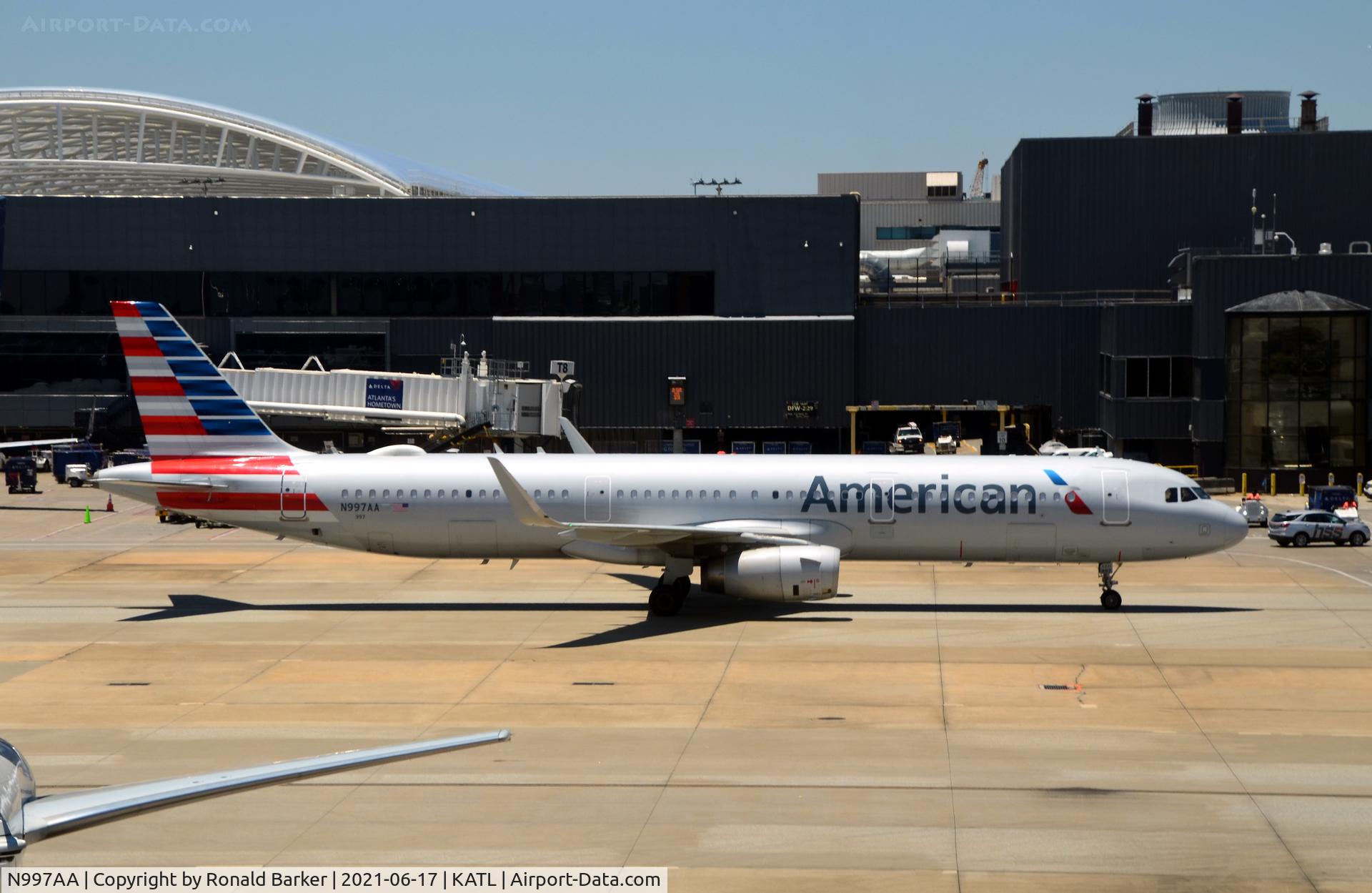 N997AA, 2017 Airbus A321-231 C/N 7349, Taxi Atlanta
