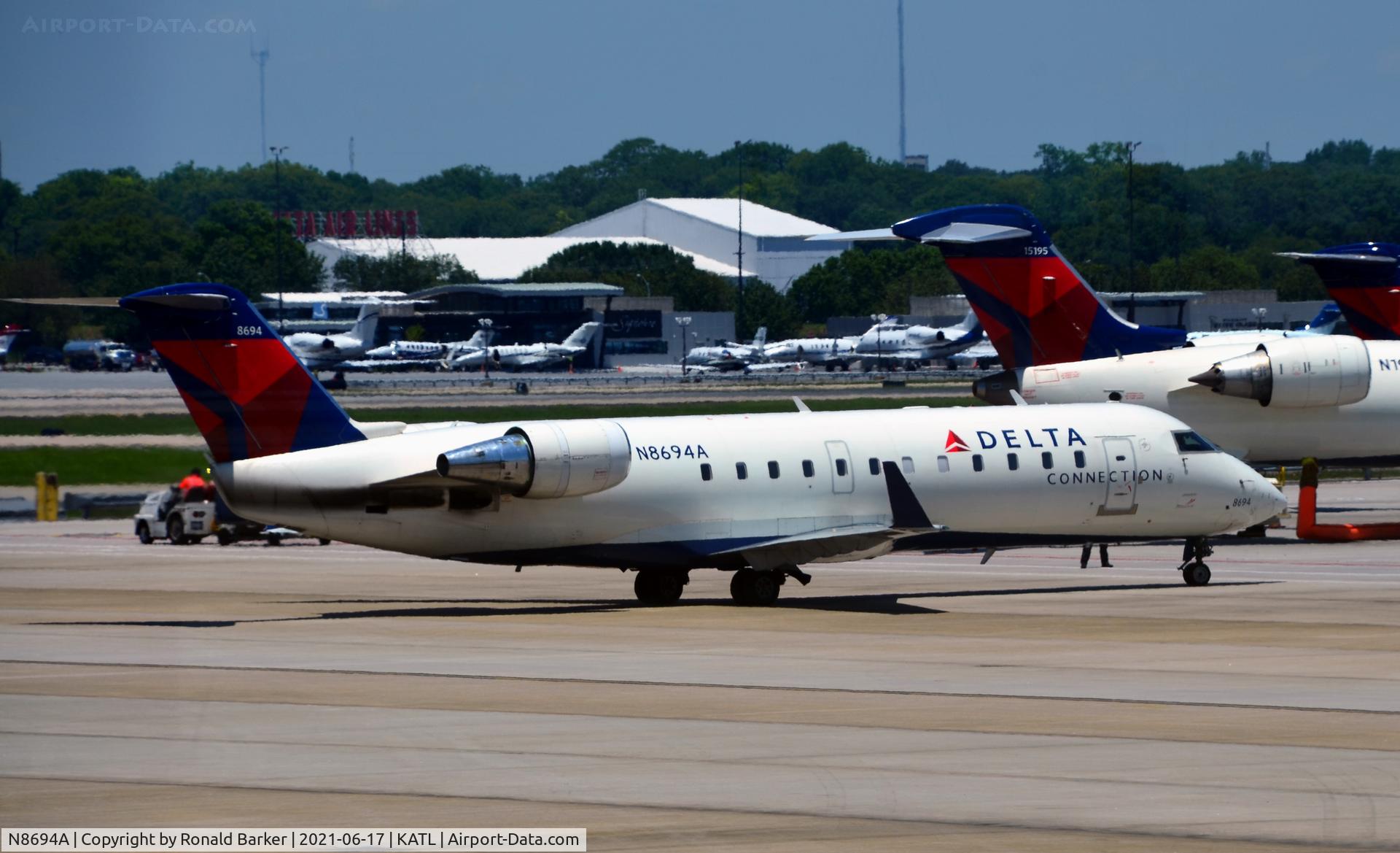 N8694A, 2002 Canadair CRJ-200 (CL-600-2B19) C/N 7694, Taxi Atlanta