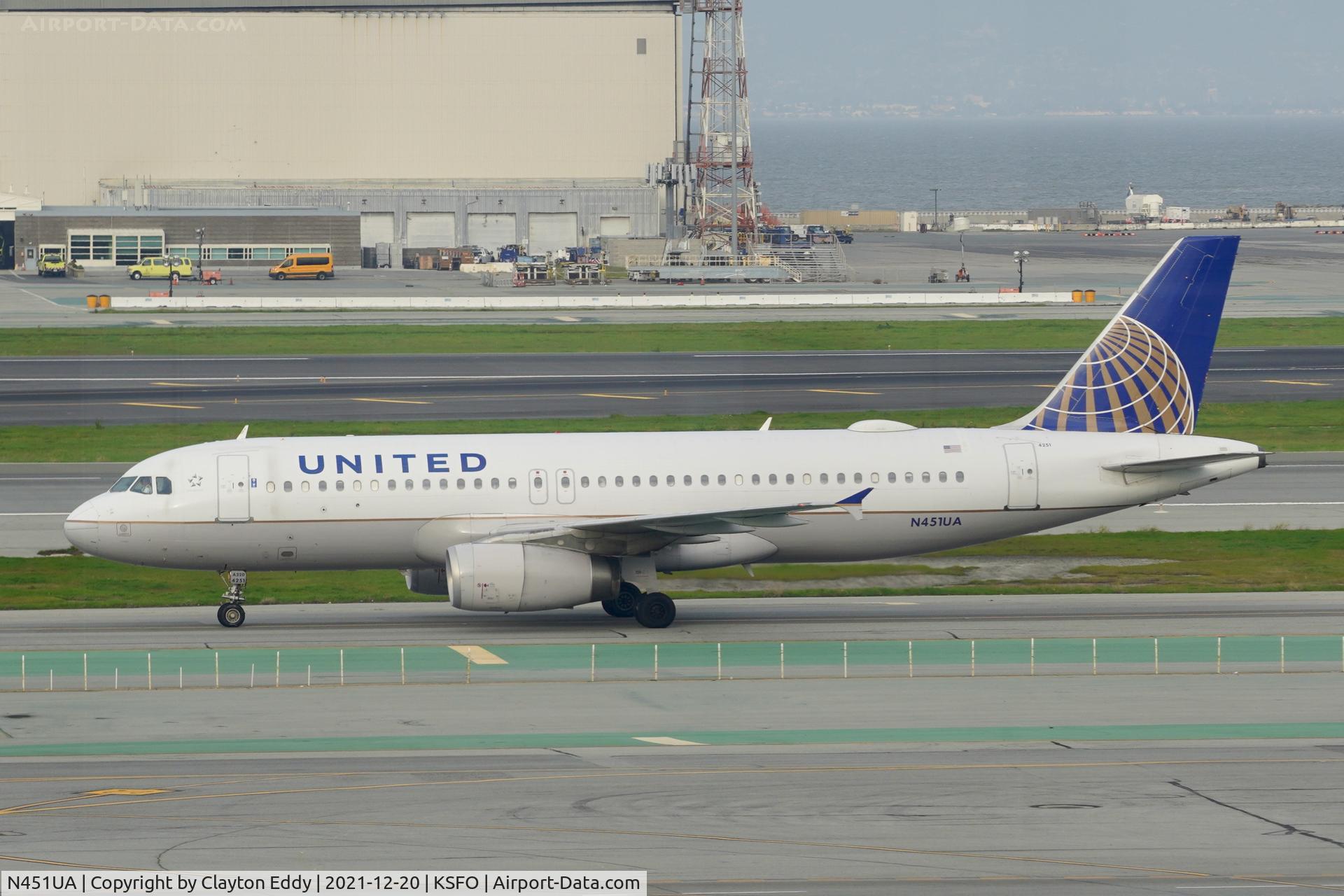 N451UA, 1998 Airbus A320-232 C/N 865, Pic taken from SkyTerrace SFO 2021.
