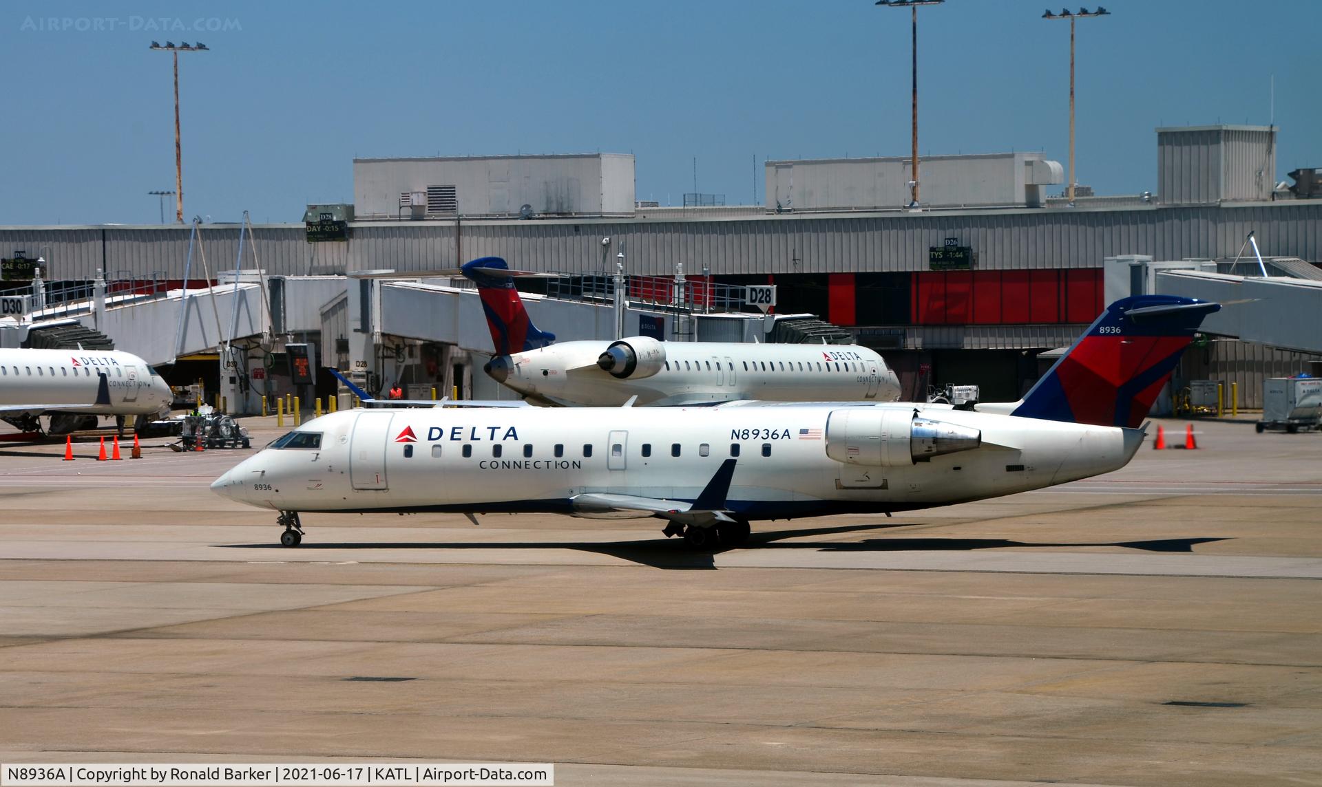 N8936A, 2004 Bombardier CRJ-200 (CL-600-2B19) C/N 7936, Taxi Atlanta