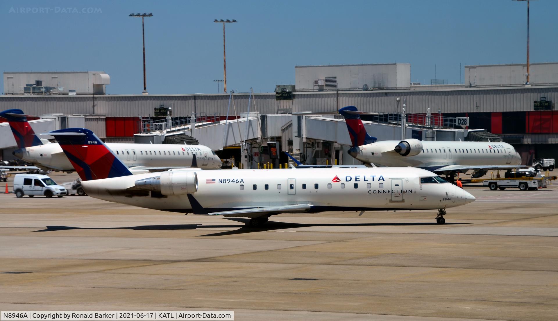 N8946A, 2004 Bombardier CRJ-200 (CL-600-2B19) C/N 7946, Taxi Atlanta