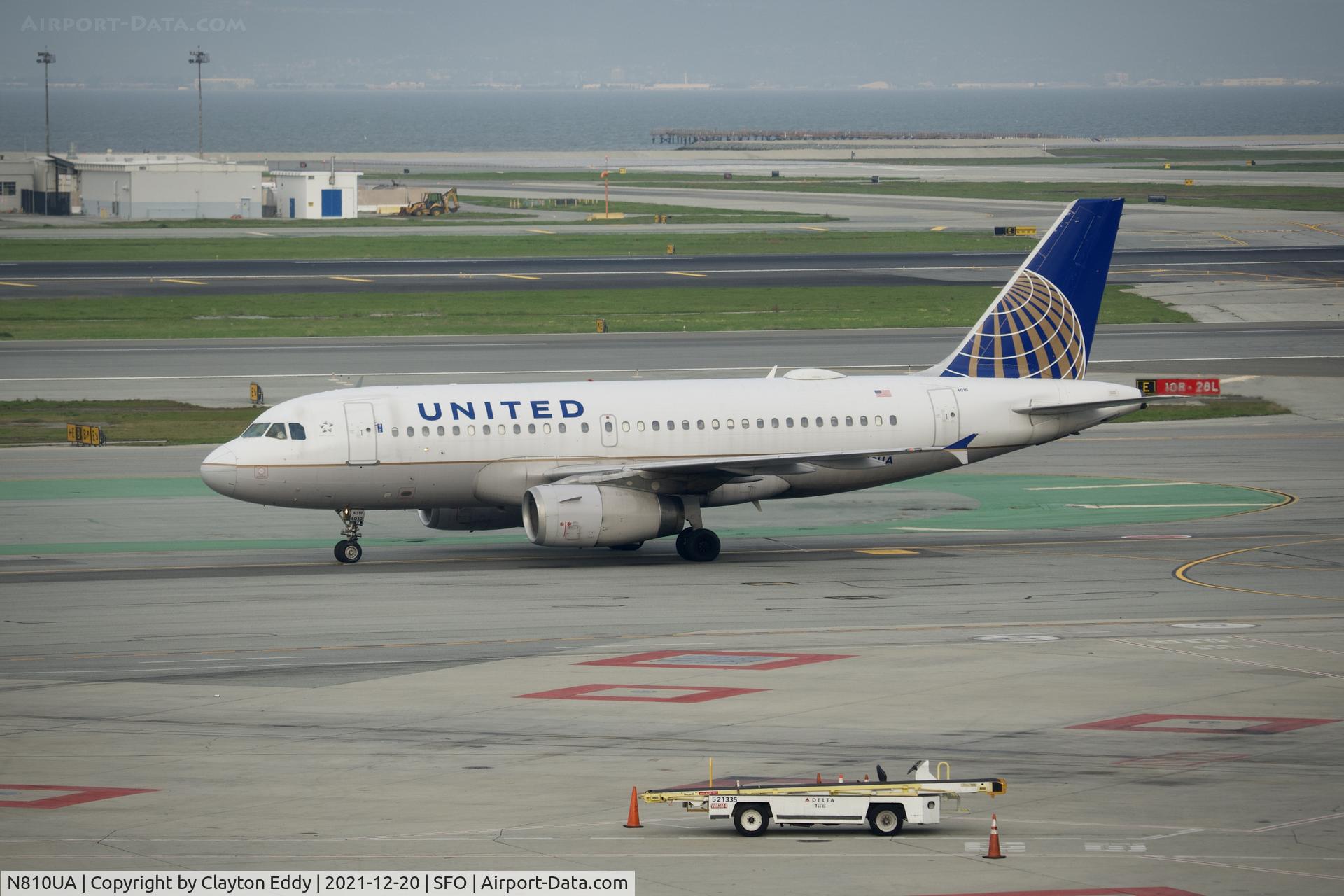 N810UA, 1998 Airbus A319-131 C/N 843, Pic taken from SkyTerrace SFO 2021.