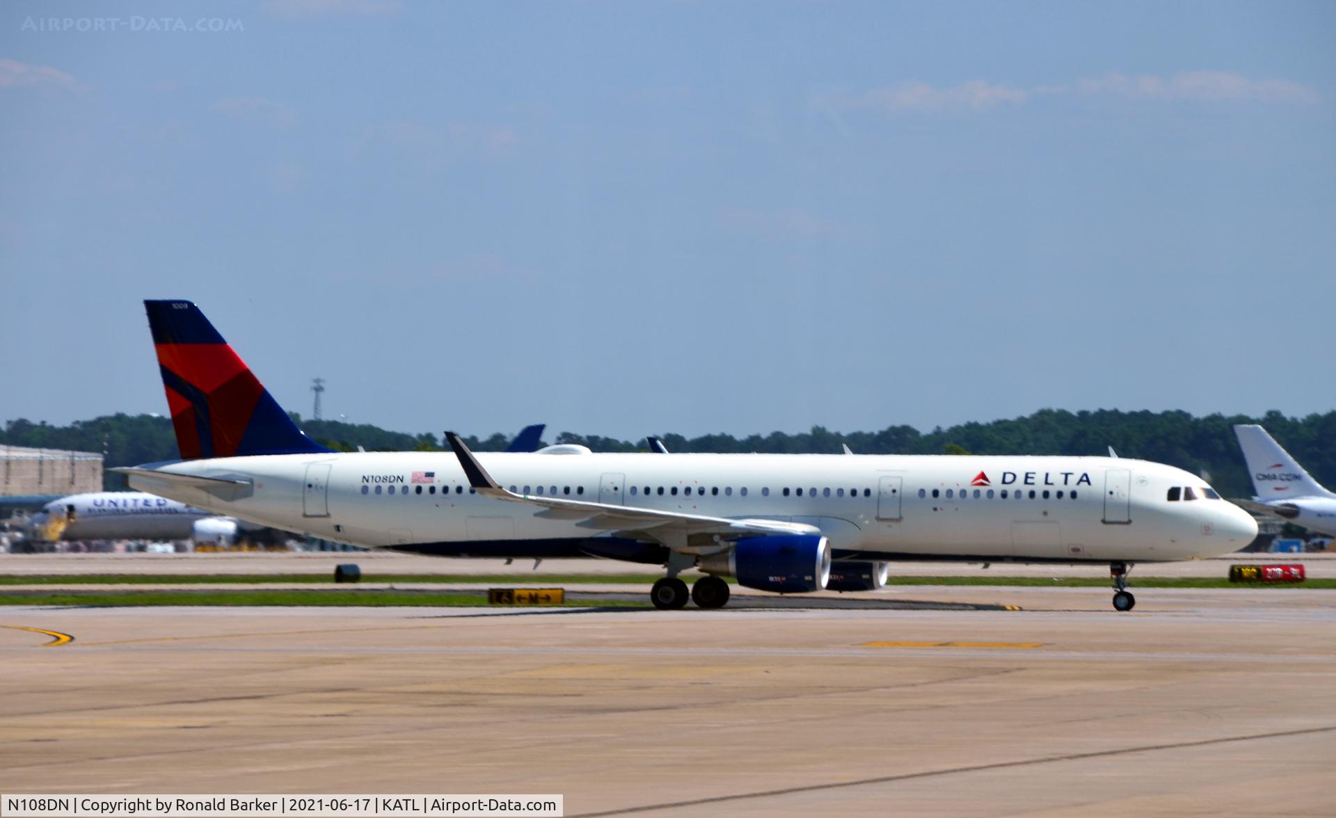 N108DN, 2021 Airbus A321-211 C/N 10003, Taxi Atlanta