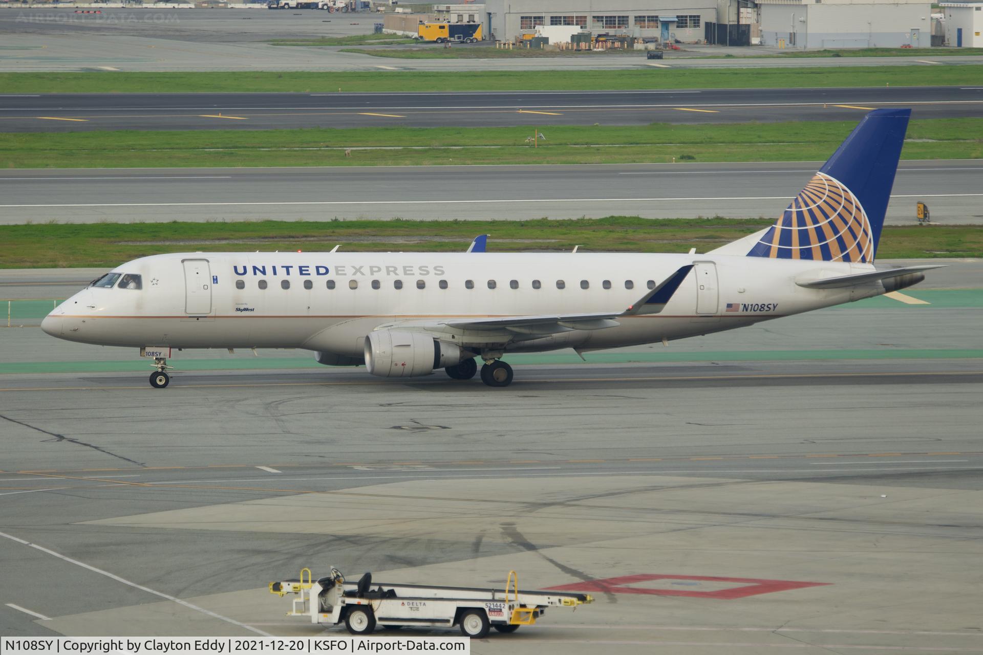 N108SY, 2014 Embraer 175LR (ERJ-170-200LR) C/N 17000401, Pic taken from SkyTerrace SFO 2021.