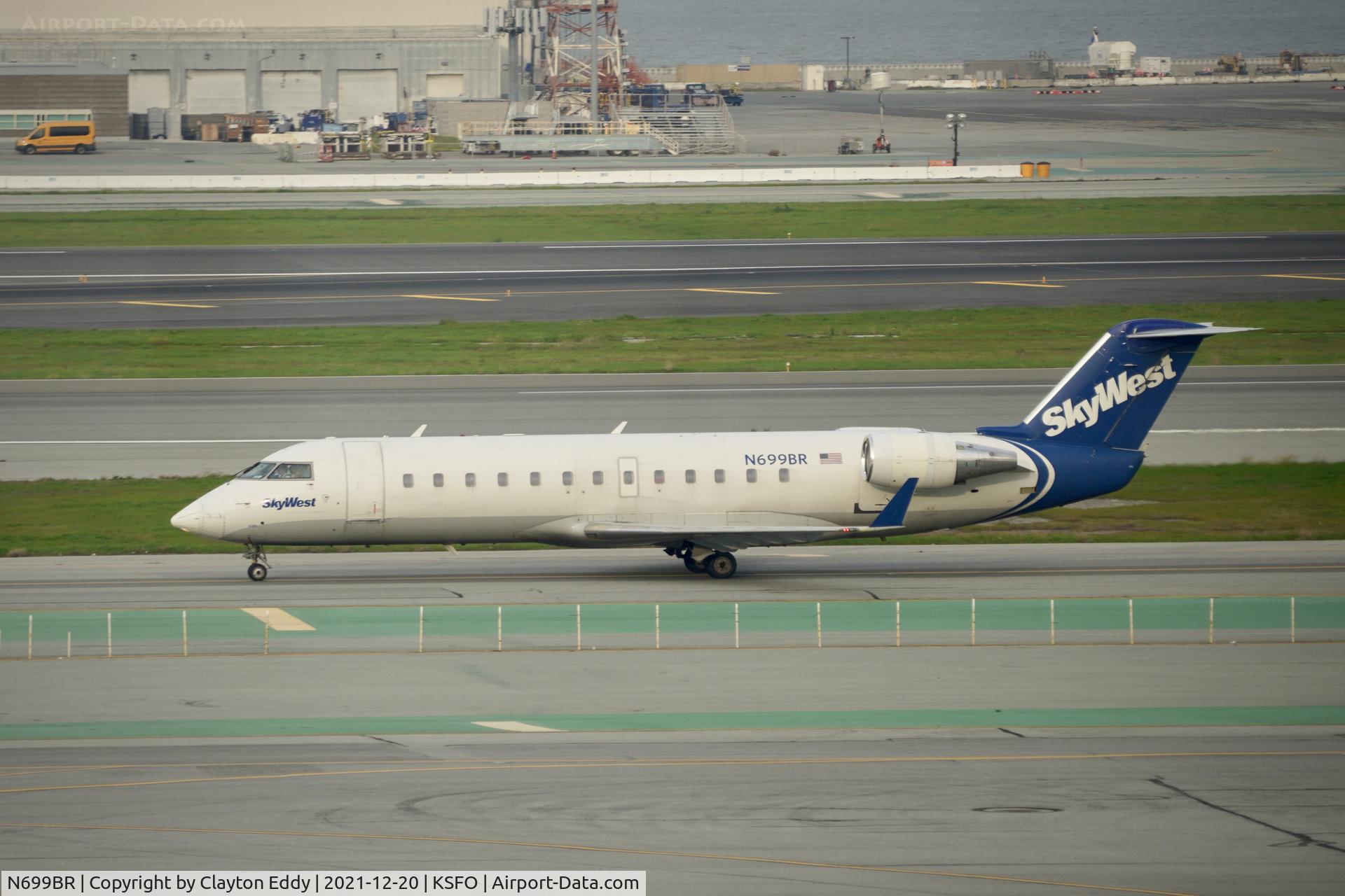 N699BR, 2003 Bombardier CRJ-200ER (CL-600-2B19) C/N 7801, Pic taken from SkyTerrace SFO 2021.