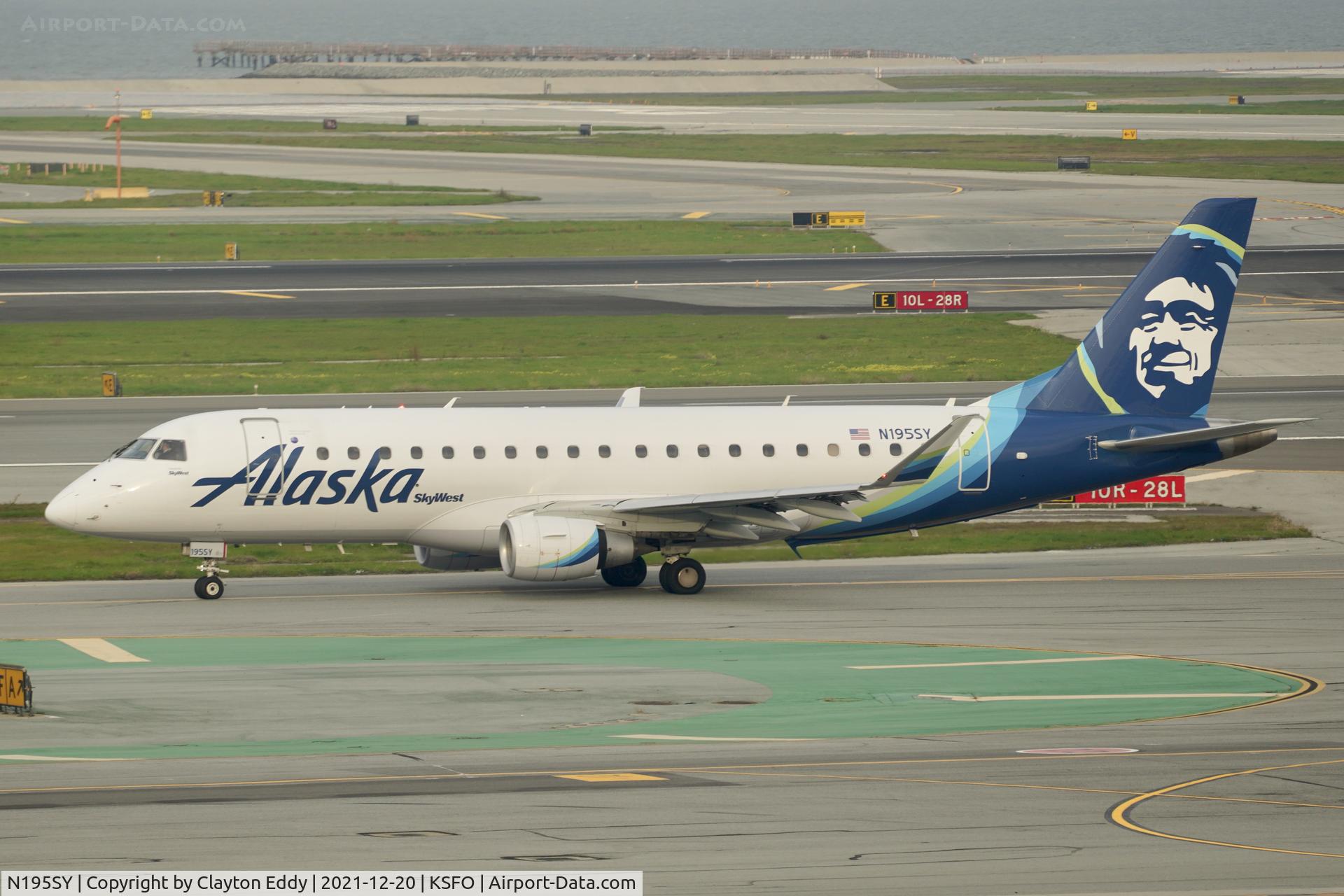 N195SY, 2017 Embraer 175LR (ERJ-170-200LR) C/N 17000698, Pic taken from SkyTerrace SFO 2021.