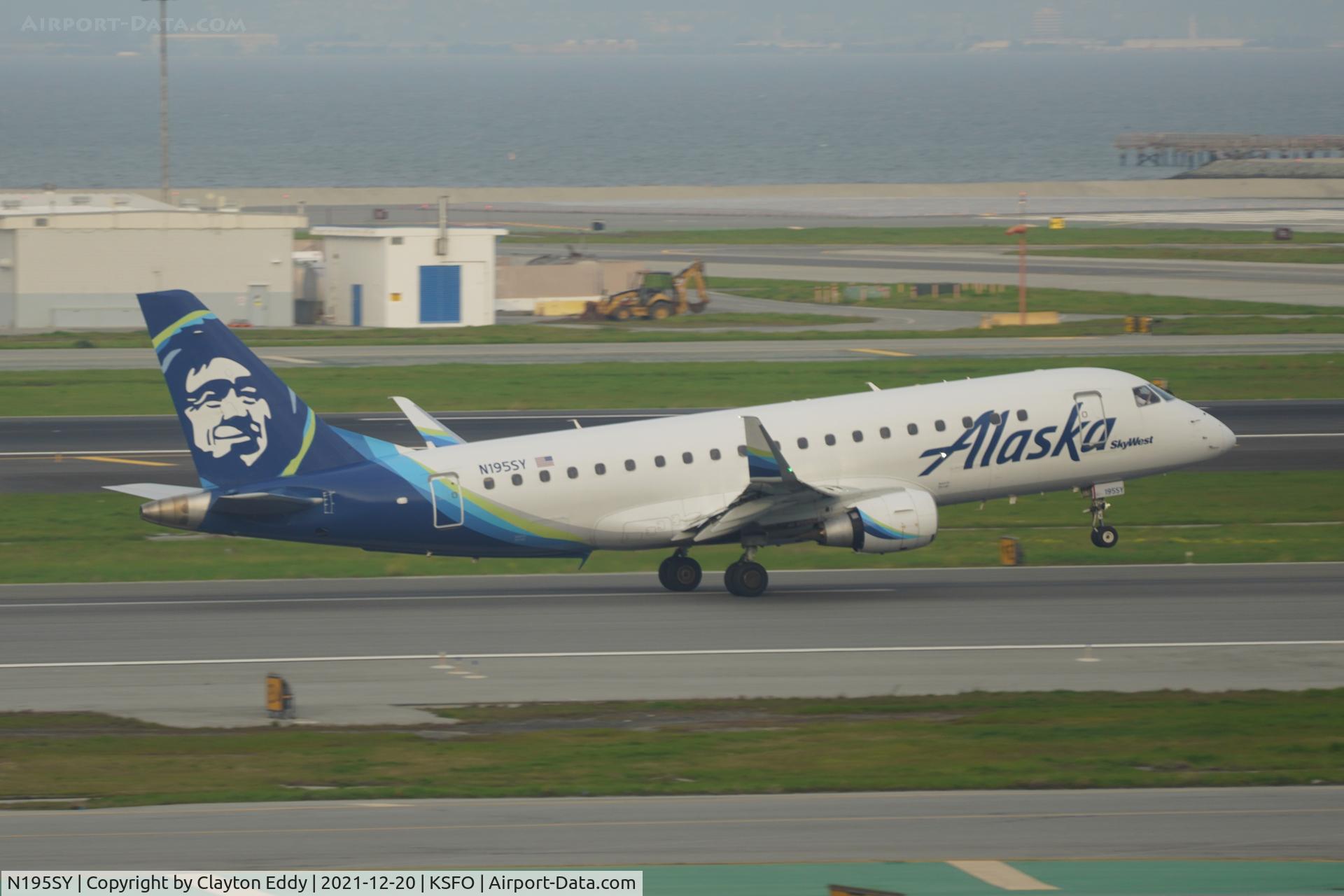 N195SY, 2017 Embraer 175LR (ERJ-170-200LR) C/N 17000698, Pic taken from SkyTerrace. Departing runway 10 SFO 2021.