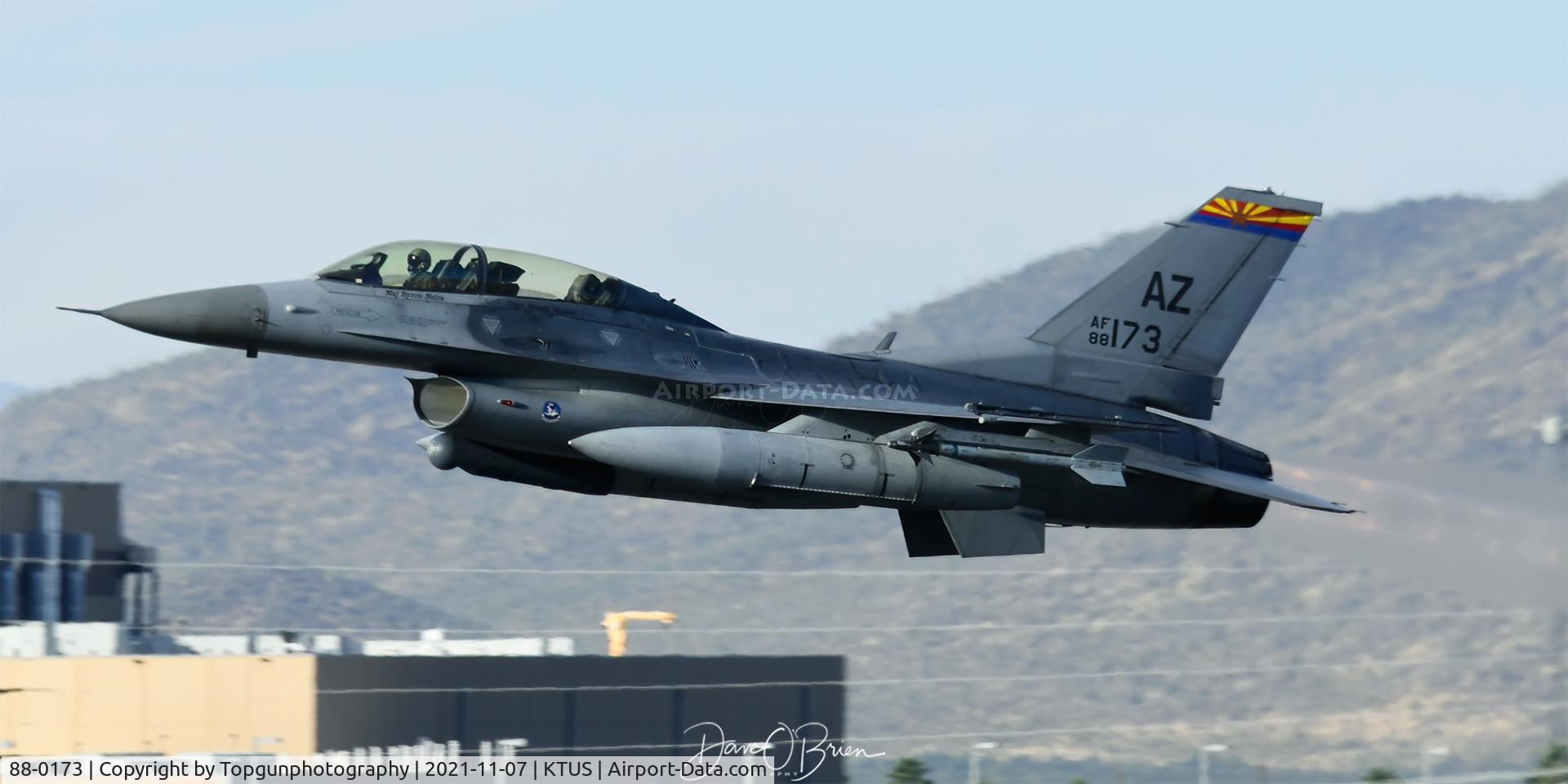 88-0173, 1988 General Dynamics F-16D Block 40D C/N 1D-27, ROCKET22 following lead out on a mission
