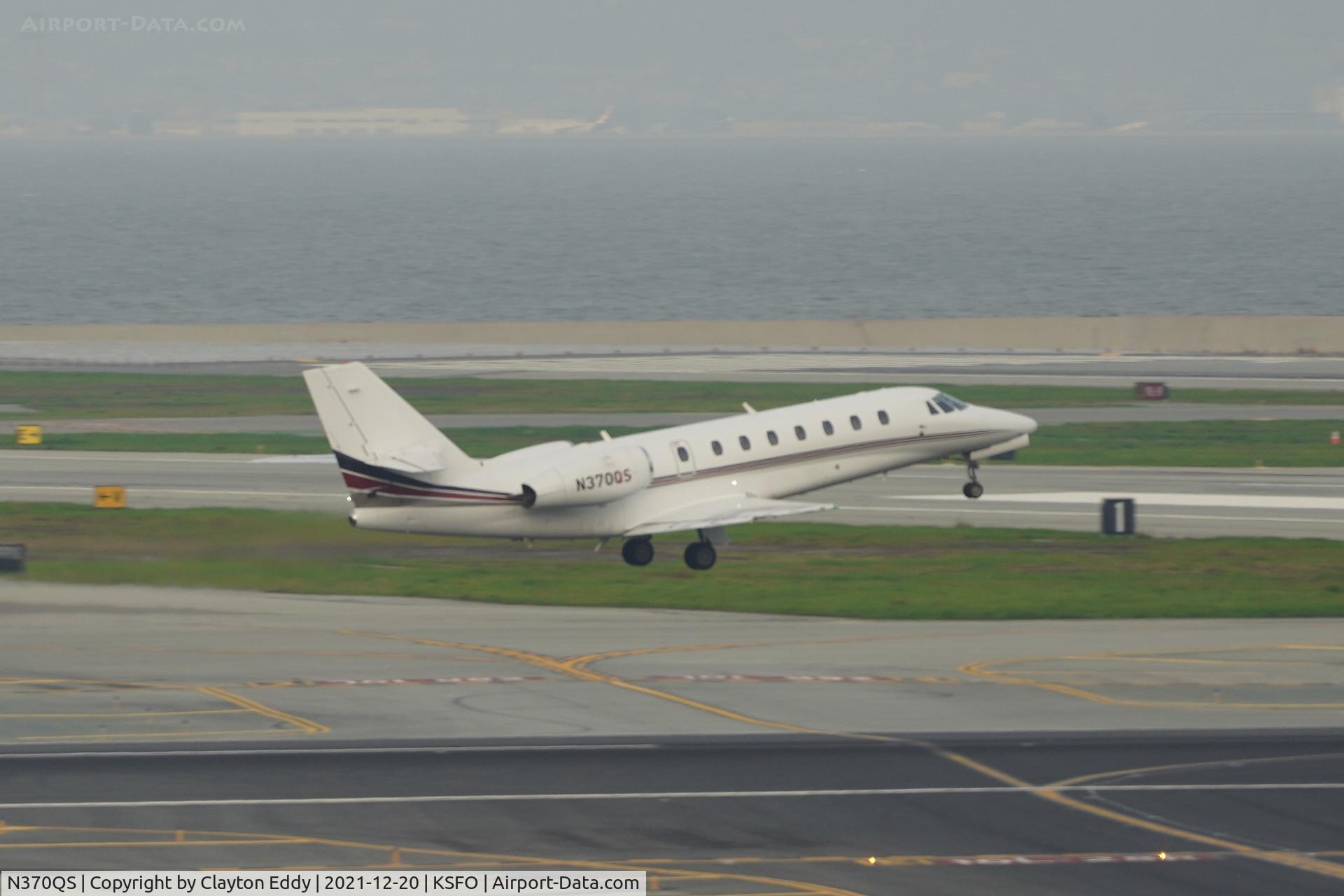 N370QS, 2006 Cessna 680 Citation Sovereign C/N 680-0099, Pic taken from SkyTerrace departing runway 10 SFO 2021.
