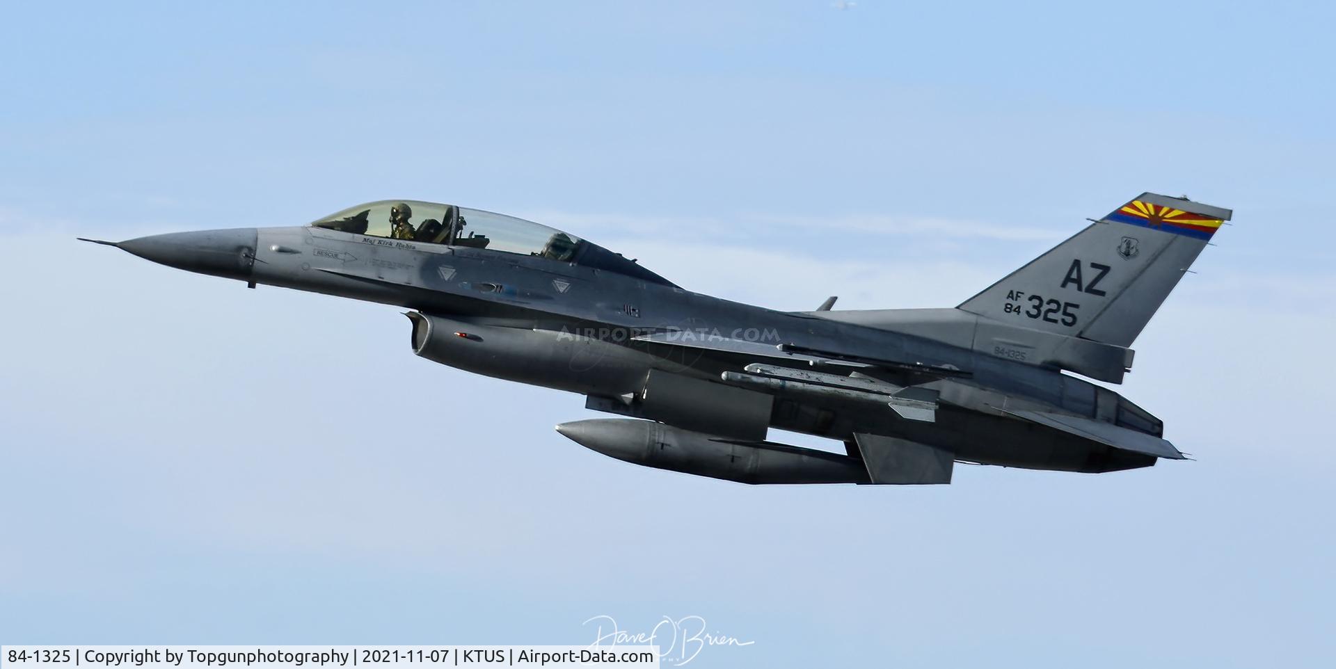 84-1325, 1984 General Dynamics F-16D Fighting Falcon C/N 5D-19, SPROCKET21 lifting off