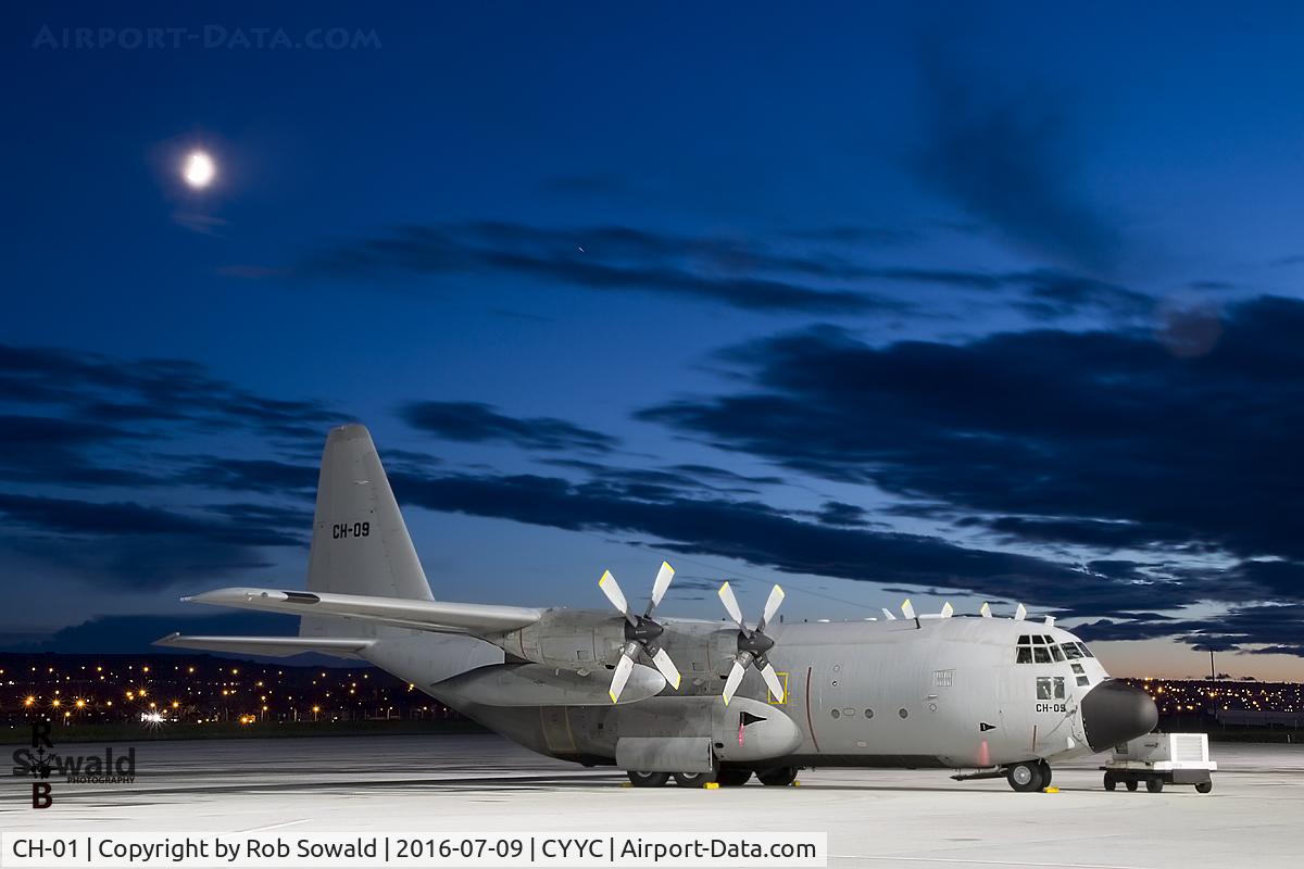 CH-01, 1971 Lockheed C-130H Hercules C/N 382-4455, Parked overnight at CYYC.