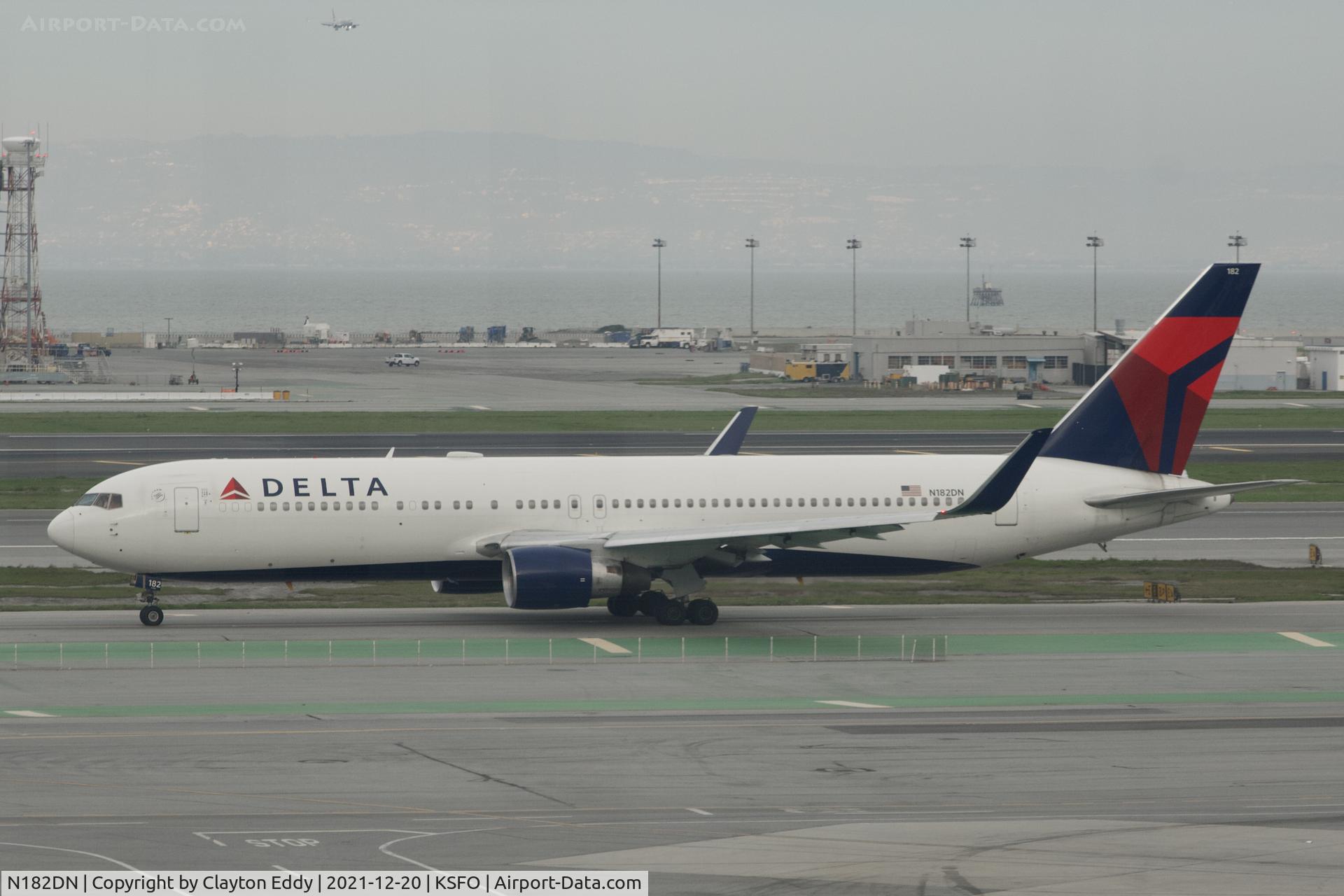 N182DN, 1992 Boeing 767-332/ER C/N 25987, Pic taken from the SkyTerrace SFO 2021.