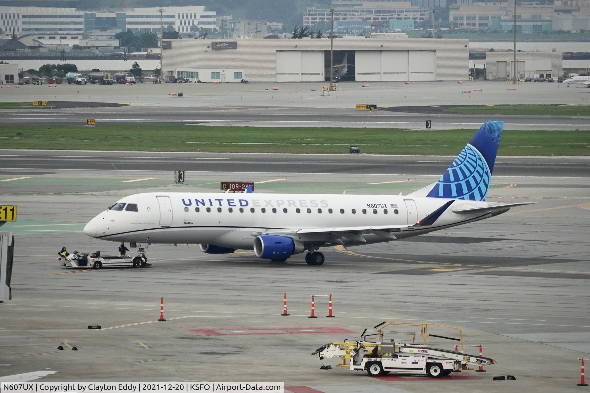 N607UX, 2019 Embraer ERJ-175 (ERJ-170-200LR) C/N 17000804, Pic taken from the SkyTerrace SFO 2021.