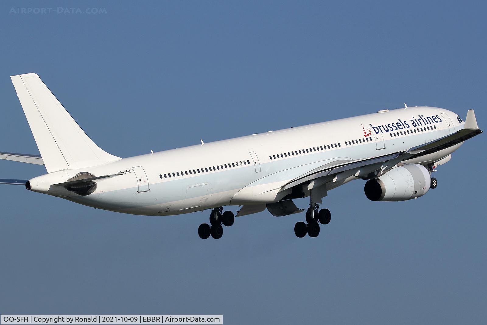 OO-SFH, 2005 Airbus A330-343 C/N 679, at bru