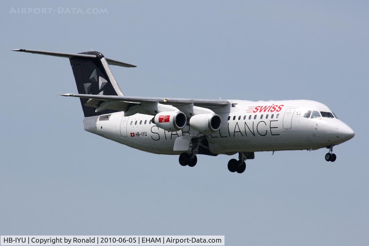 HB-IYU, 2000 British Aerospace Avro 146-RJ100 C/N E3379, at spl